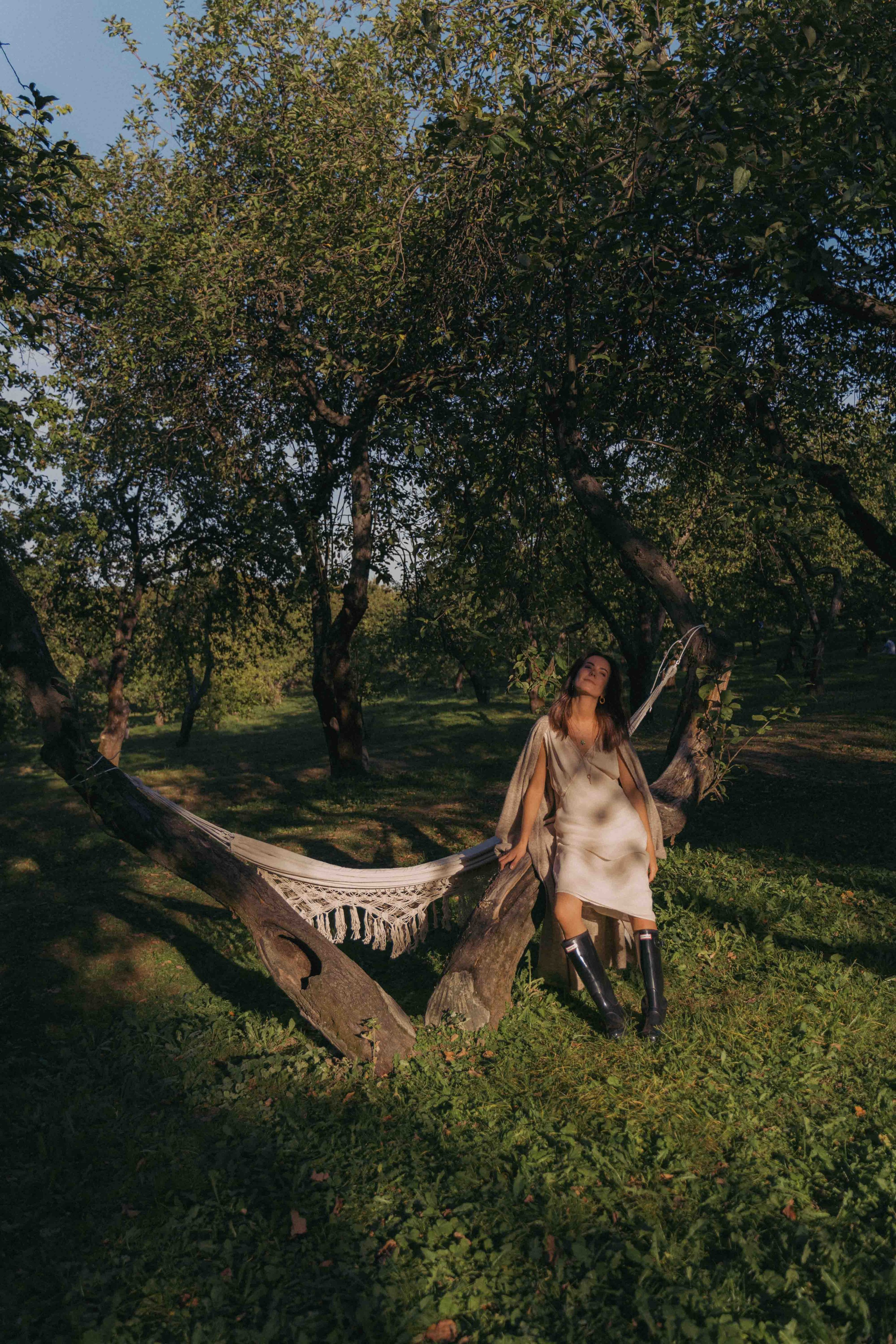 Яблоневый сад и гамак. Фотограф и видеограф в Москве и Абу Даби Мария Кулагина