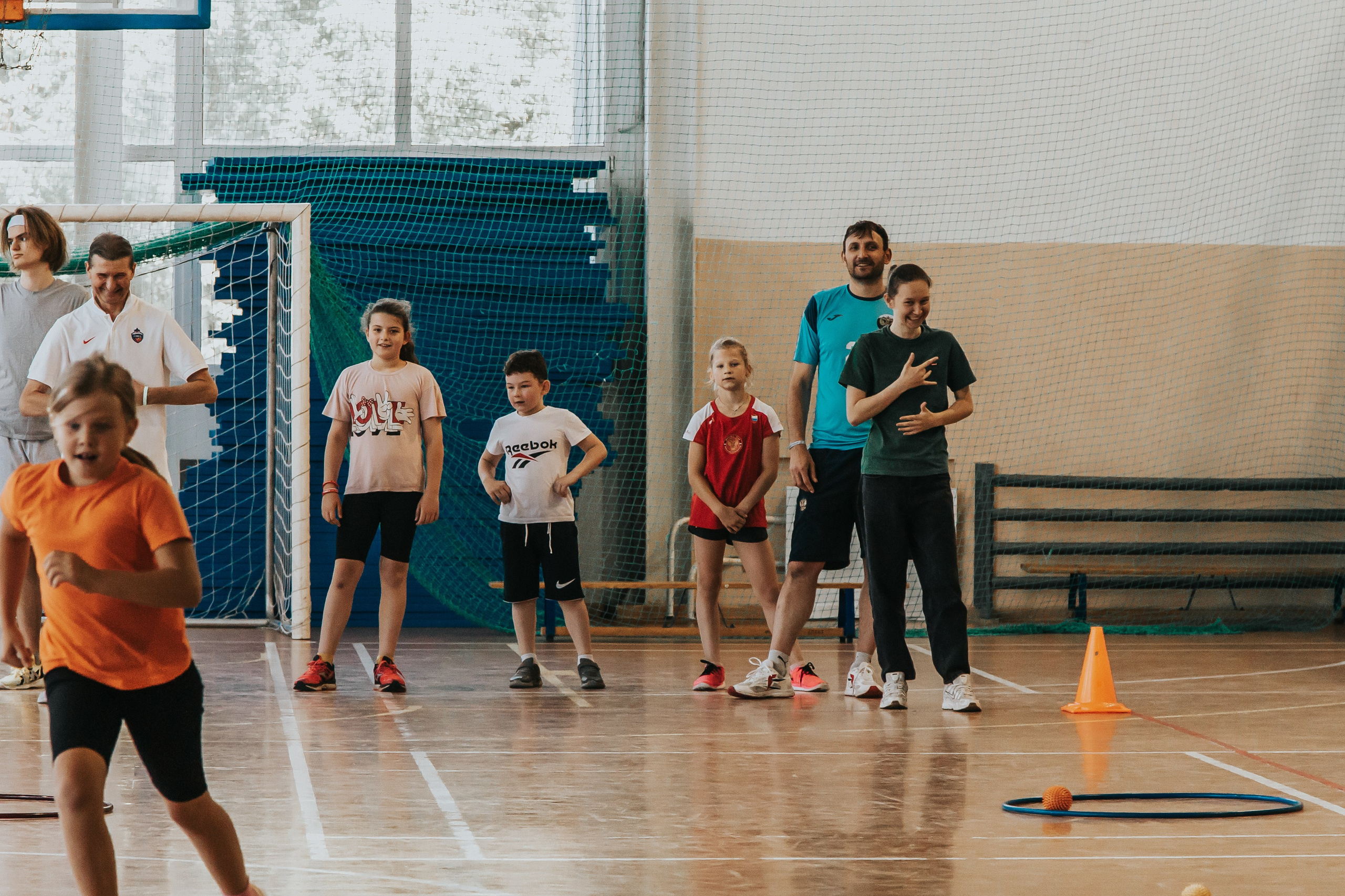 Репортажная спортивная съемка г. Королев стадион Металлист «папа, мама, я — спортивная семья». Юлия Егорова | Свадебный фотограф, семейный фотограф Москва, МО • Портреты • репортажи • день рождения • Love Story • дети