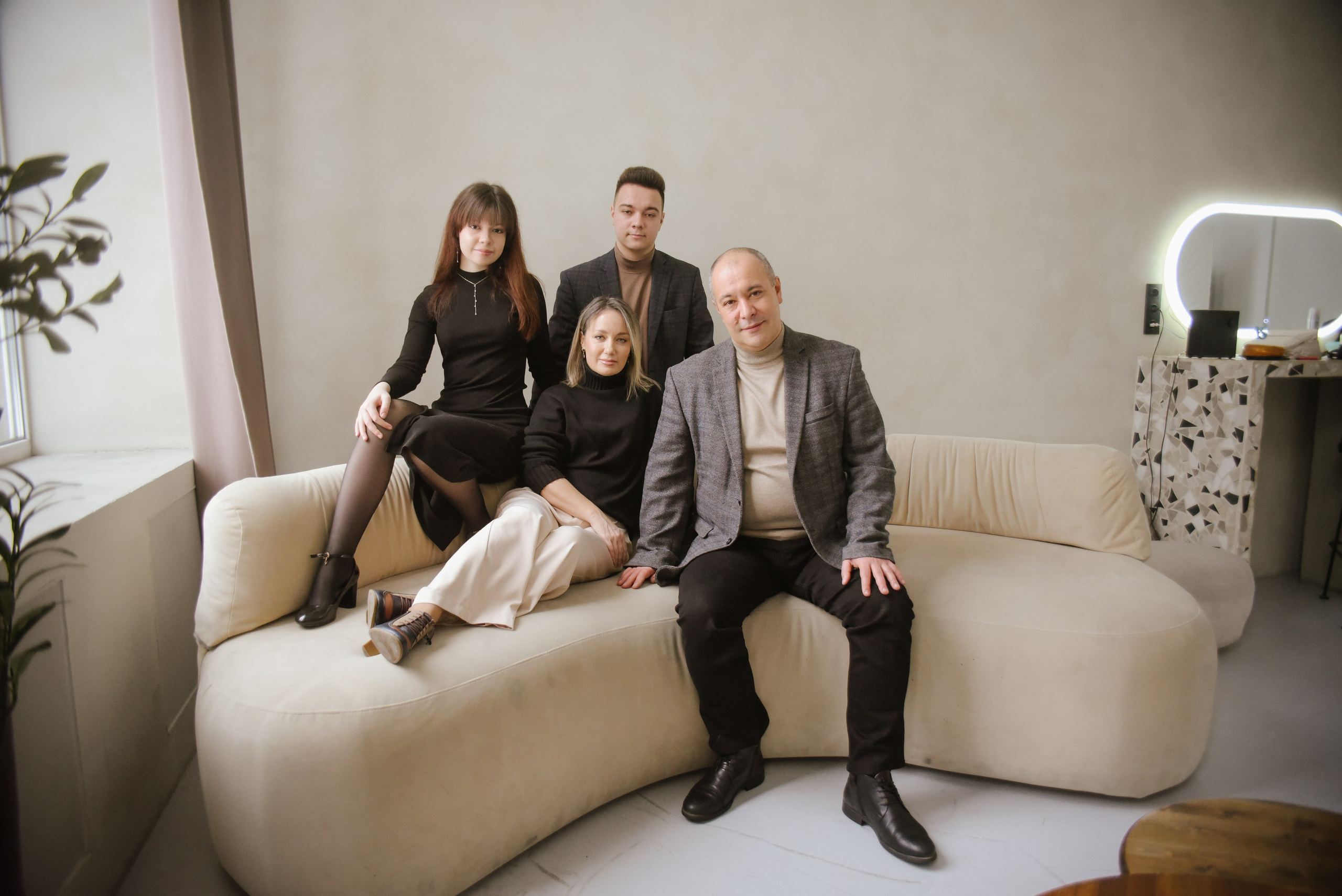 Молодые родители и взрослые дети. Фотограф Лола Волна, город Москва