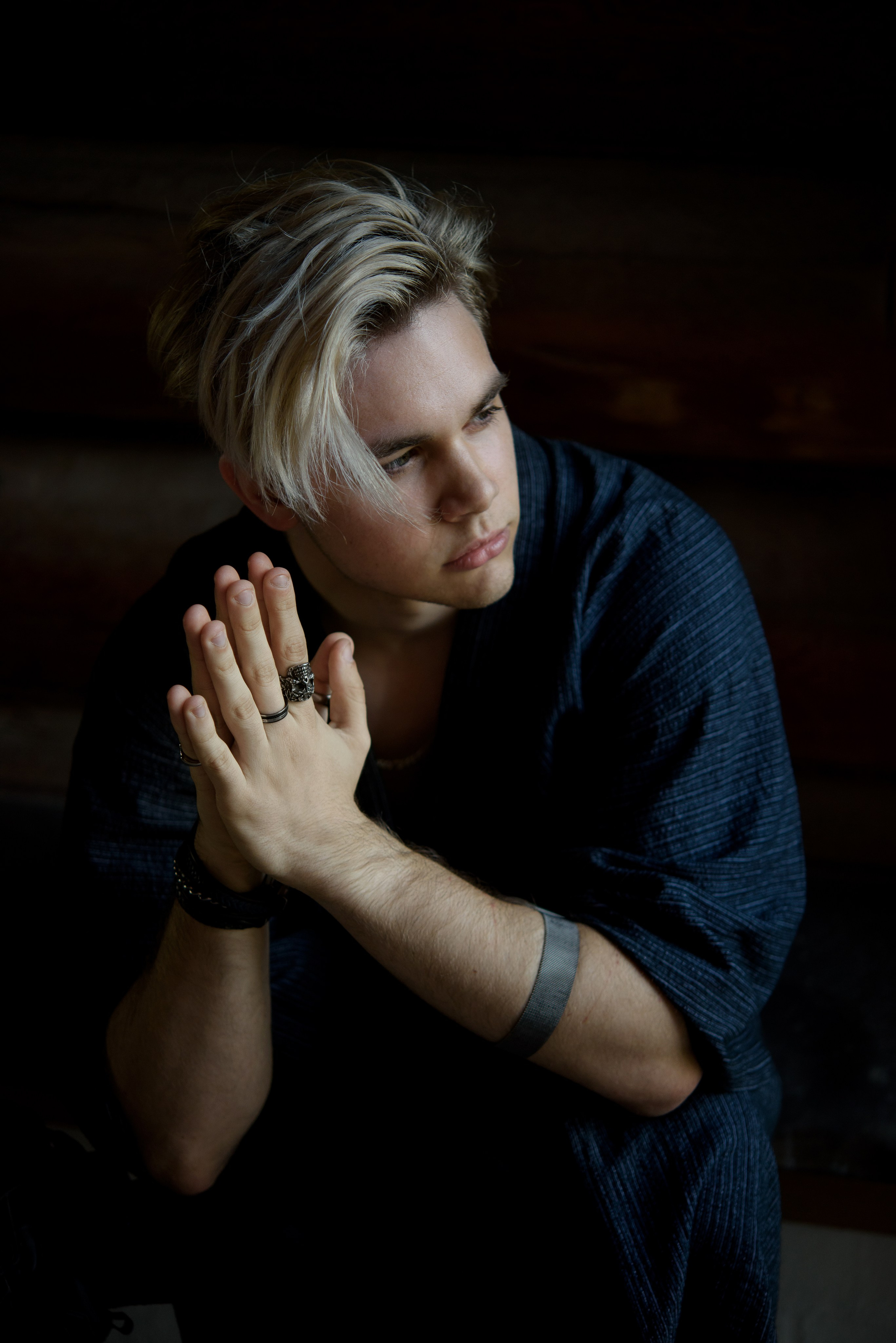 Фотосессия подростка в темном ключе. Главная