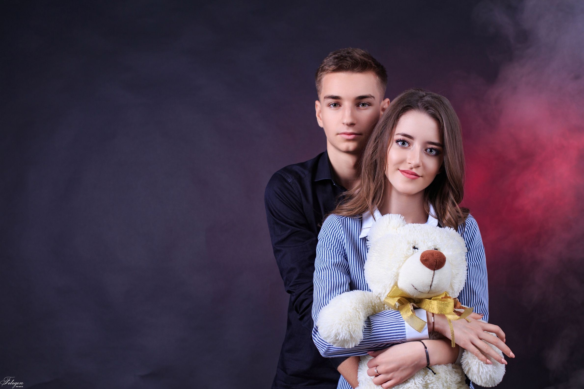 Фотосессия на 14 февраля в Краснодаре | Студия PREMIUM-класса ФОТОГЕН – кадры с поцелуями и нежными эмоциями