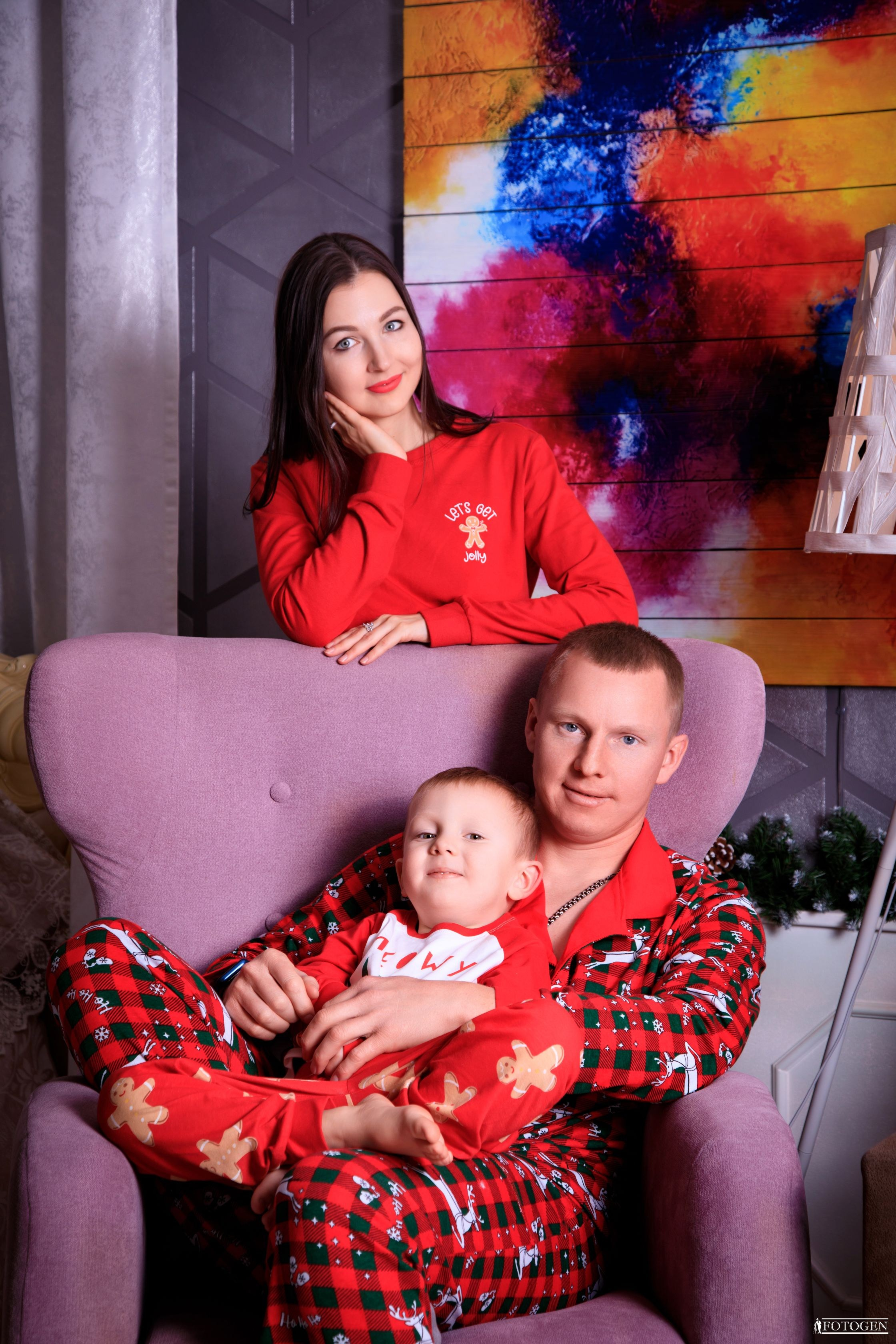 Портфолио больших семей: Единство и радость в новогодних интерьерах. Интерьерная фотостудия FOTOGEN г. Краснодар