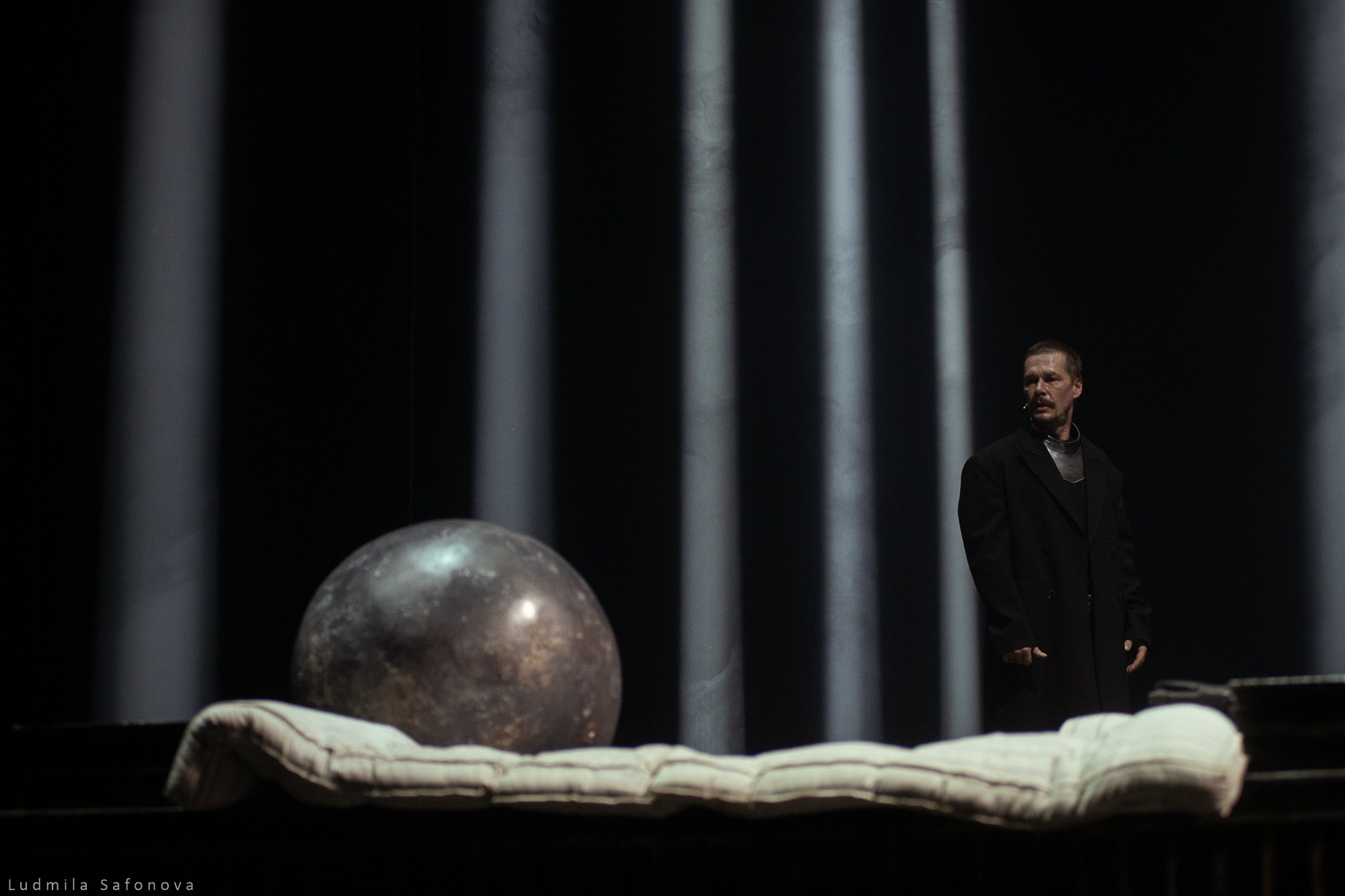 Гамлет. Режиссёр Андрей Гончаров. Гамлет Юра Борисов. Lucytheatre