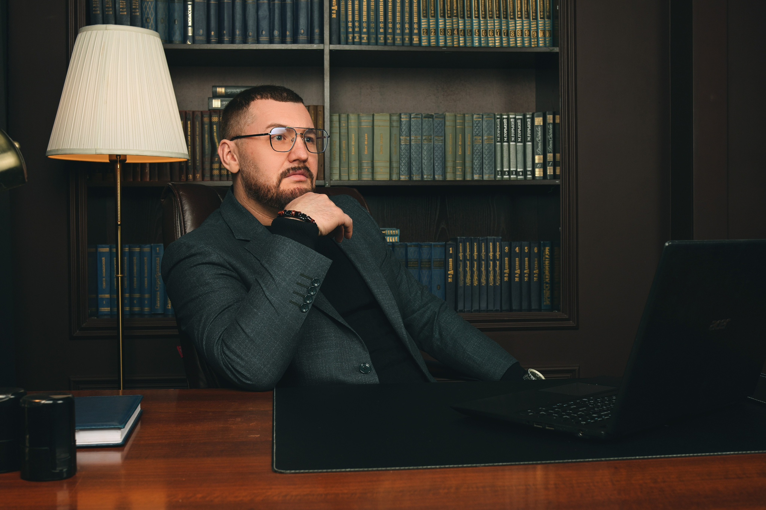 Бизнес-портрет в Новосибирске | Фотосессия для руководителей | MIGDA PHOTO. Фотограф в Новосибирске для свадеб, репортажа и бизнеса| MIGDA PHOTO