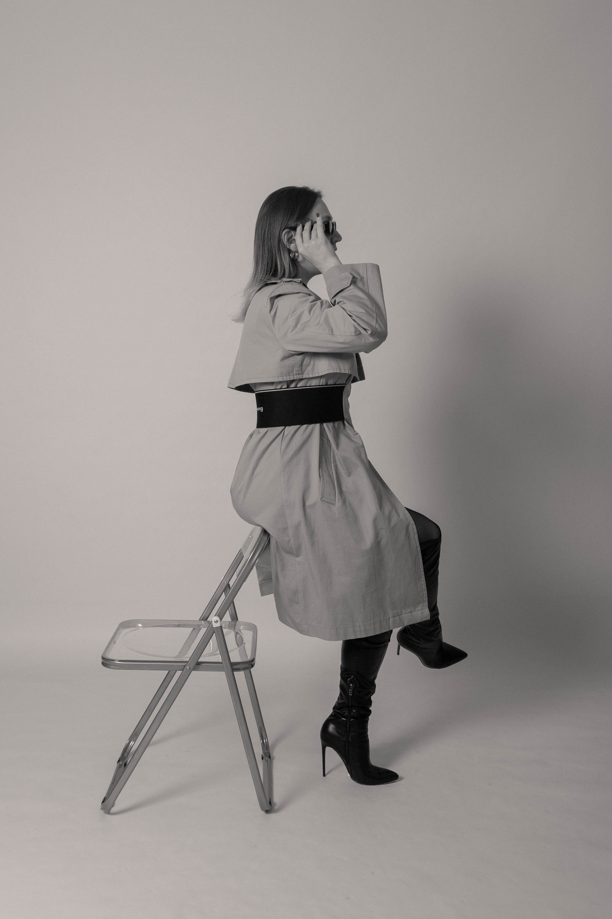 Белый фон ЧБ. Фотостудия без фотографа в Мозыре «Селфи»