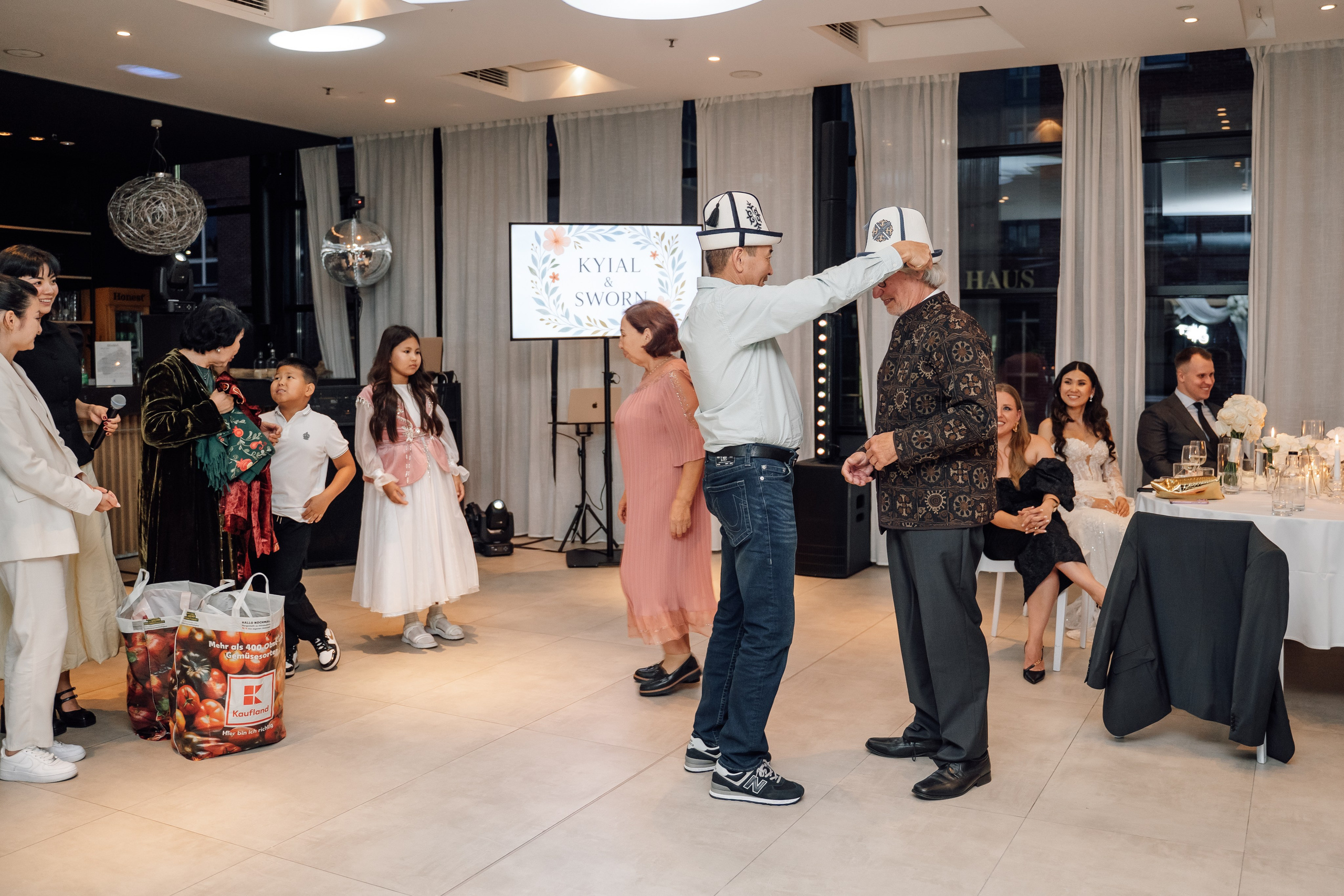 KYIAL&SWORN. Anastasiia Vainer – Hochzeits- und Porträtfotografin in Deutschland und ganz Europa