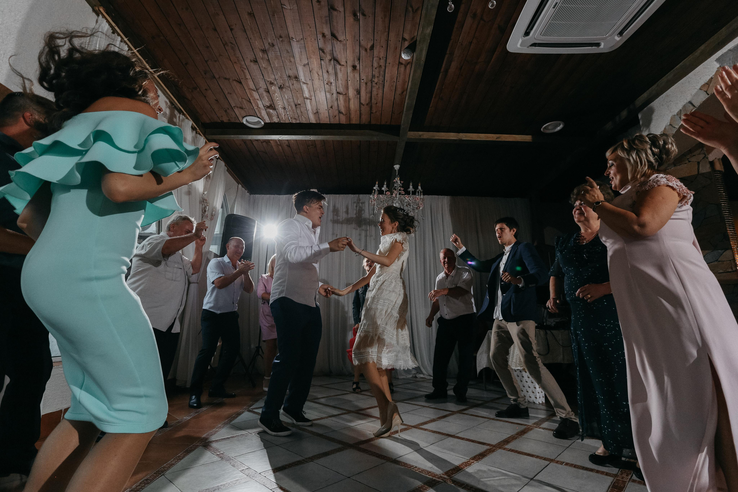 Все, что было на вечеринке, останется…. Свадебный фотограф в Санкт-Петербурге