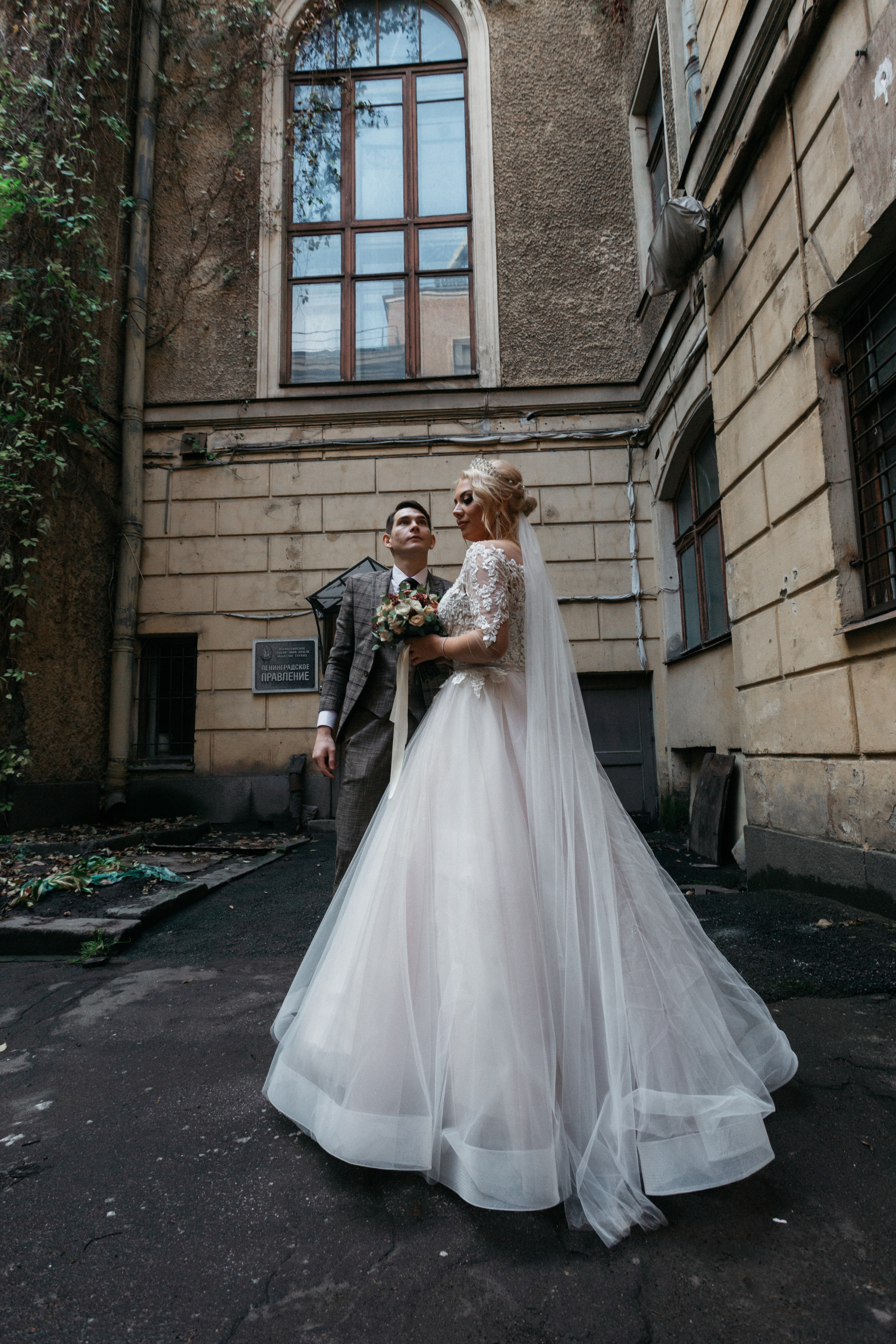 Сказка про слезы, шампанское и барбершоп. Свадебный фотограф в Санкт-Петербурге