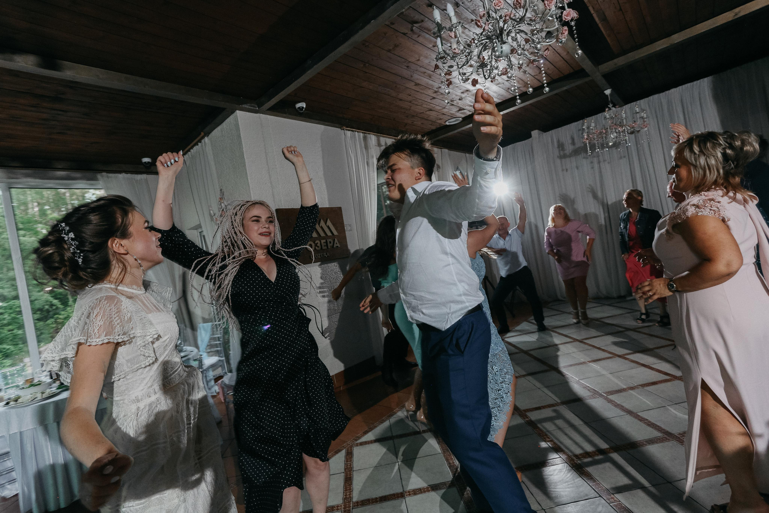 Все, что было на вечеринке, останется…. Свадебный фотограф в Санкт-Петербурге