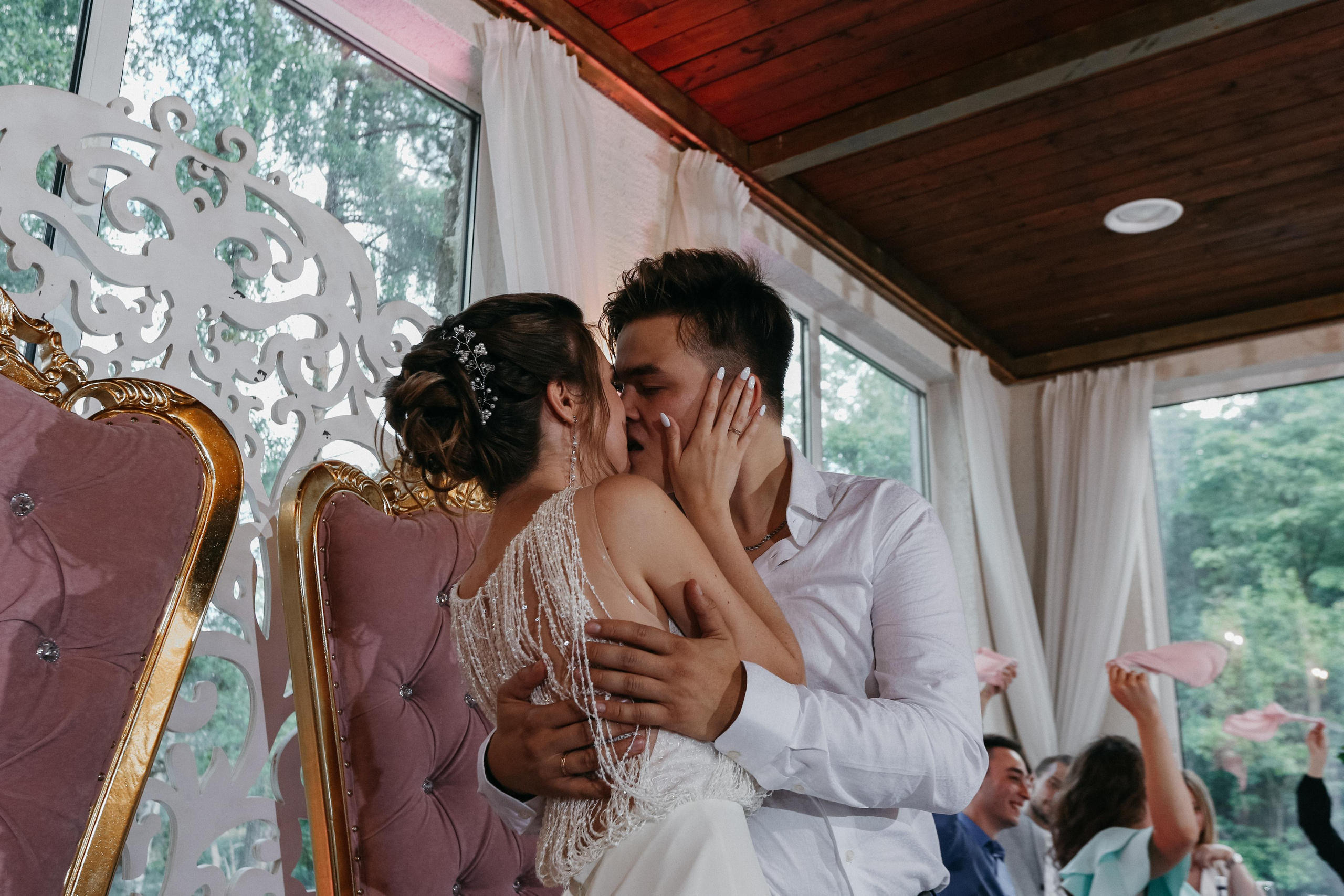 Все, что было на вечеринке, останется…. Свадебный фотограф в Санкт-Петербурге