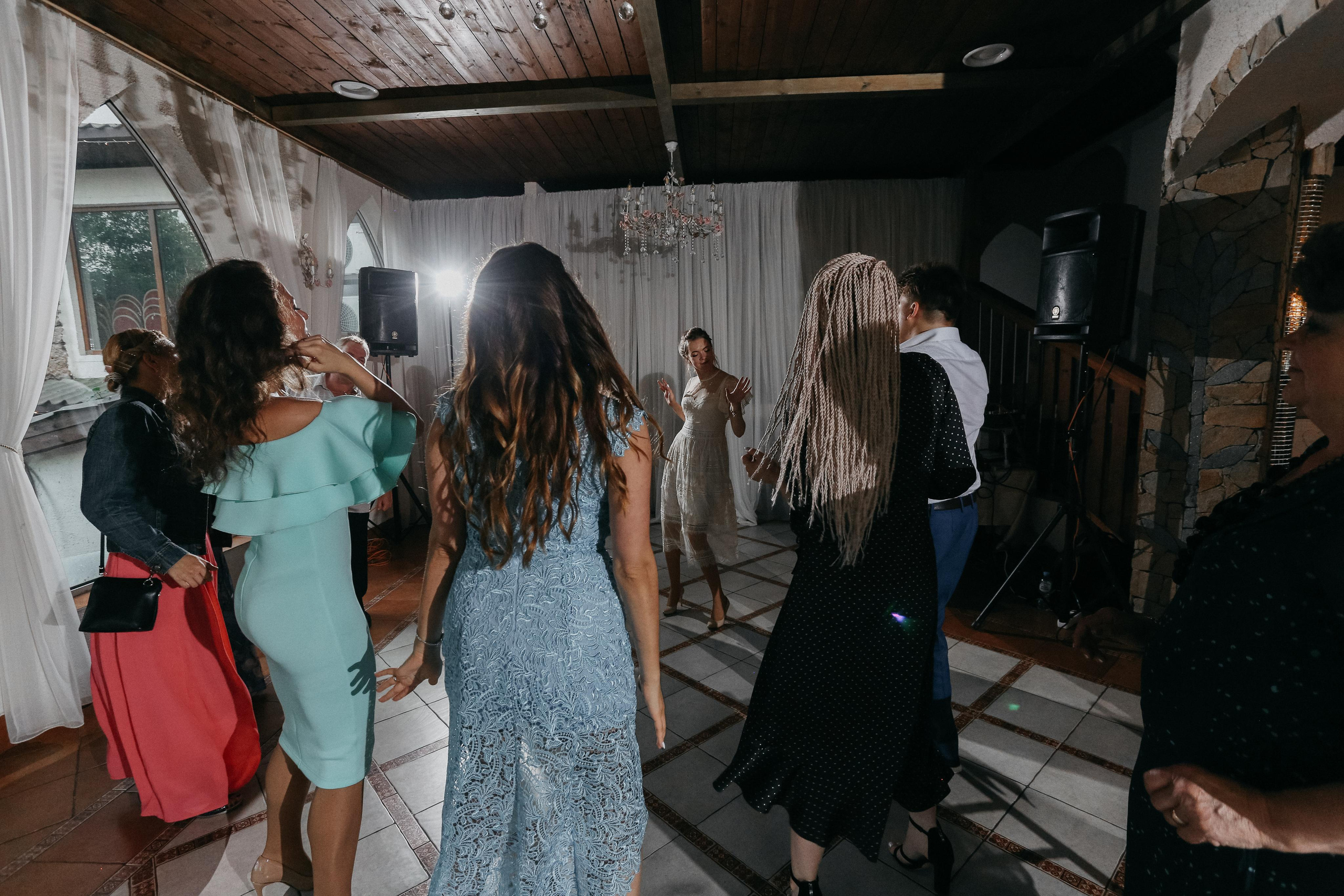 Все, что было на вечеринке, останется…. Свадебный фотограф в Санкт-Петербурге