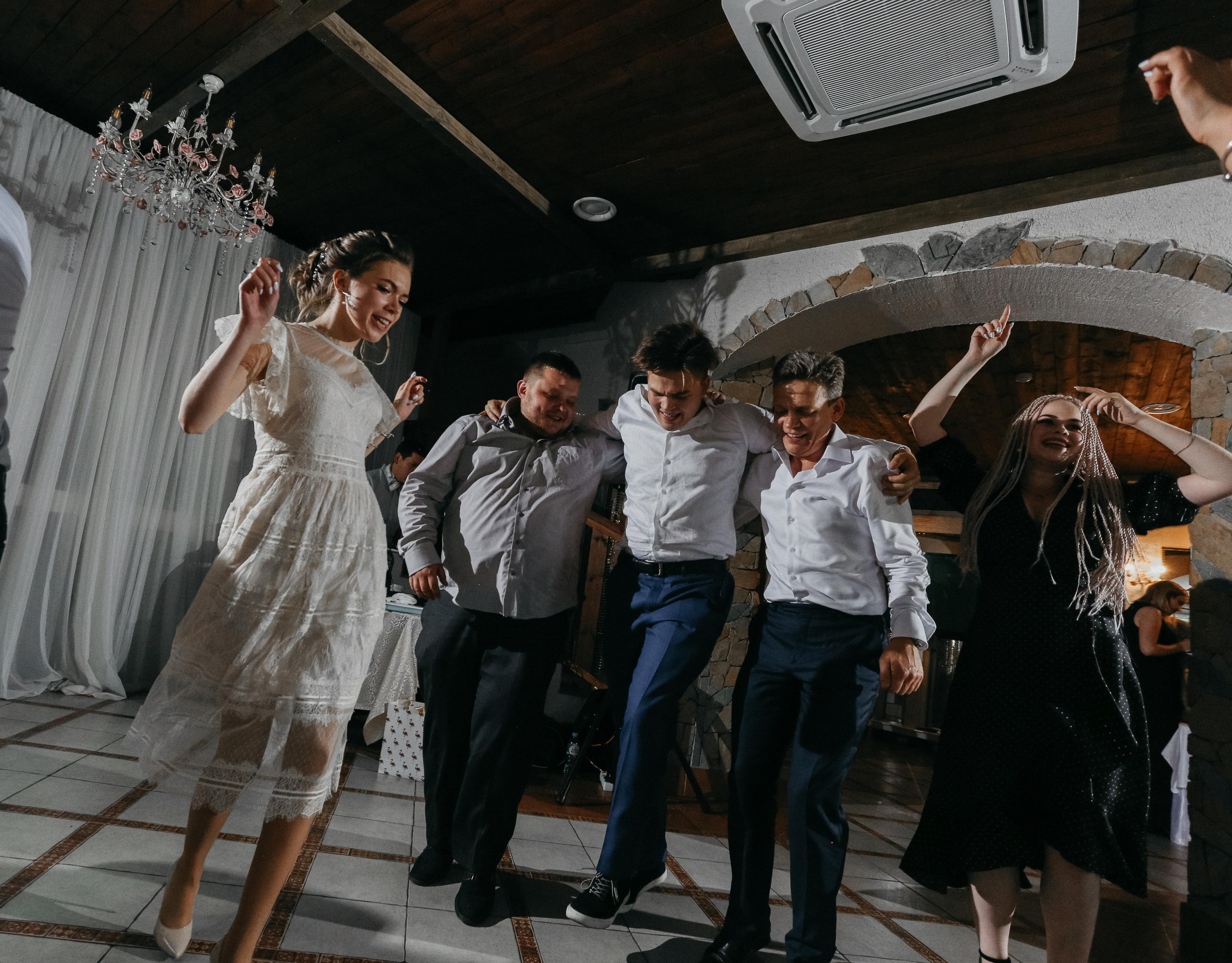 Все, что было на вечеринке, останется…. Свадебный фотограф в Санкт-Петербурге