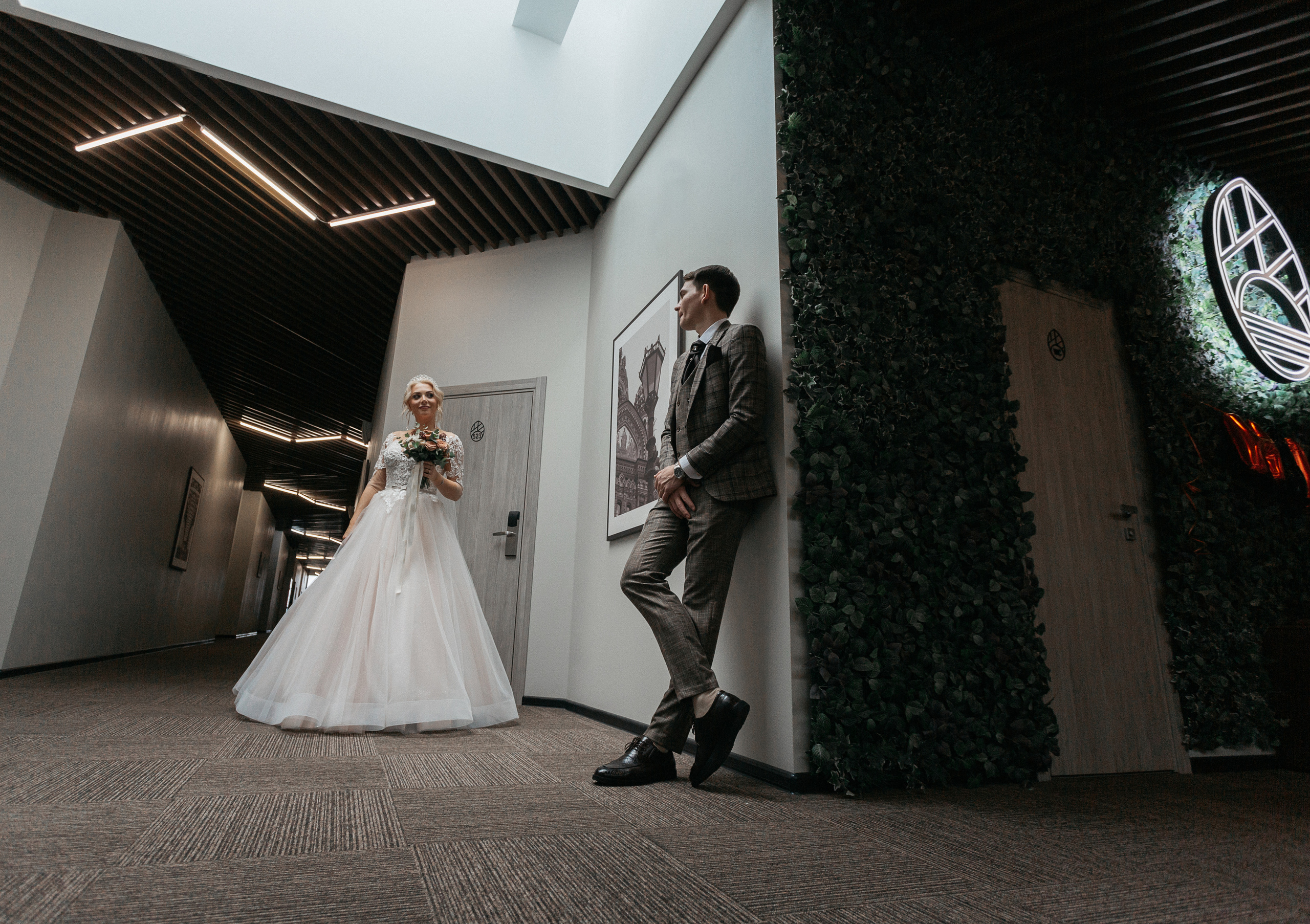 Сказка про слезы, шампанское и барбершоп. Свадебный фотограф в Санкт-Петербурге