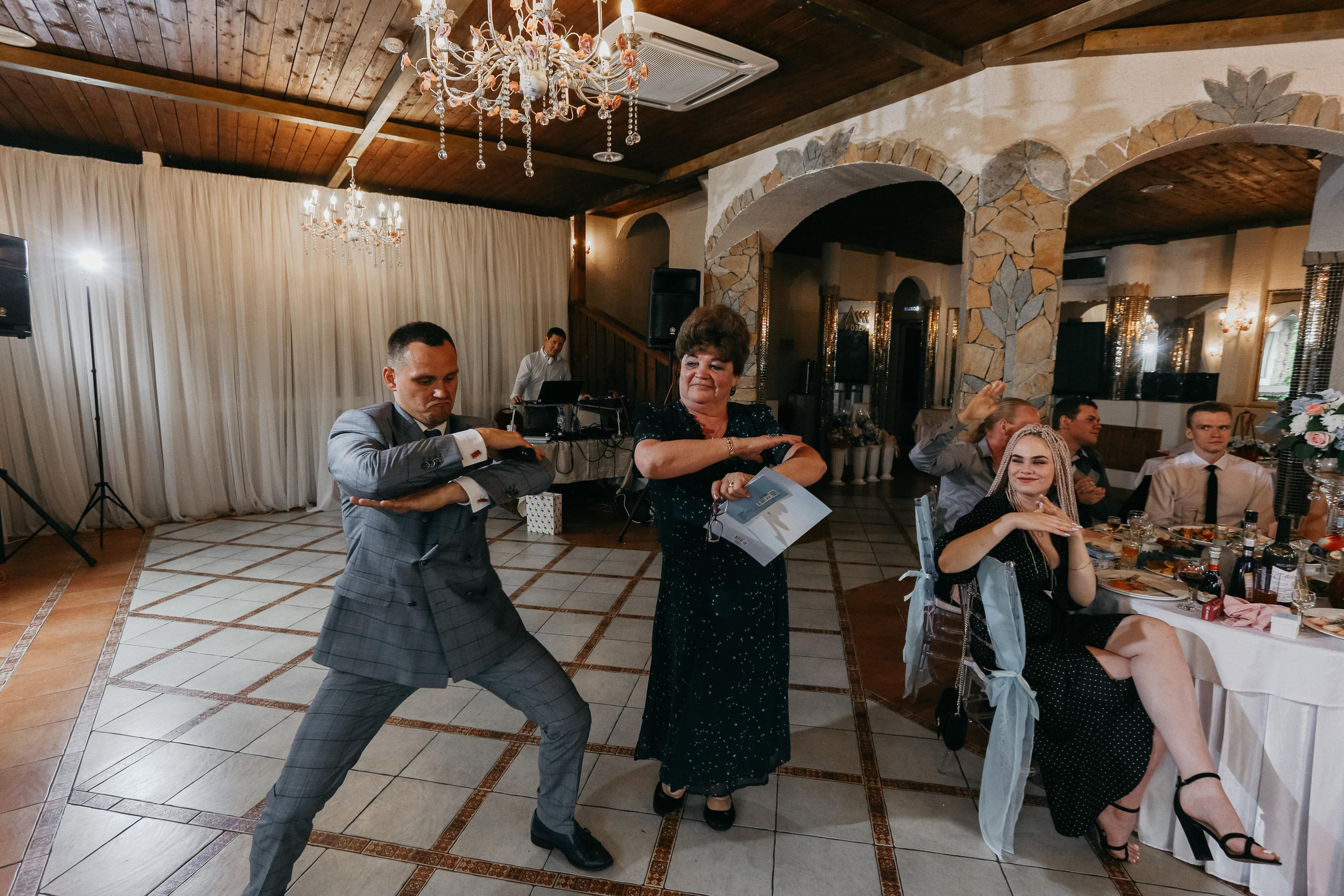 Все, что было на вечеринке, останется…. Свадебный фотограф в Санкт-Петербурге