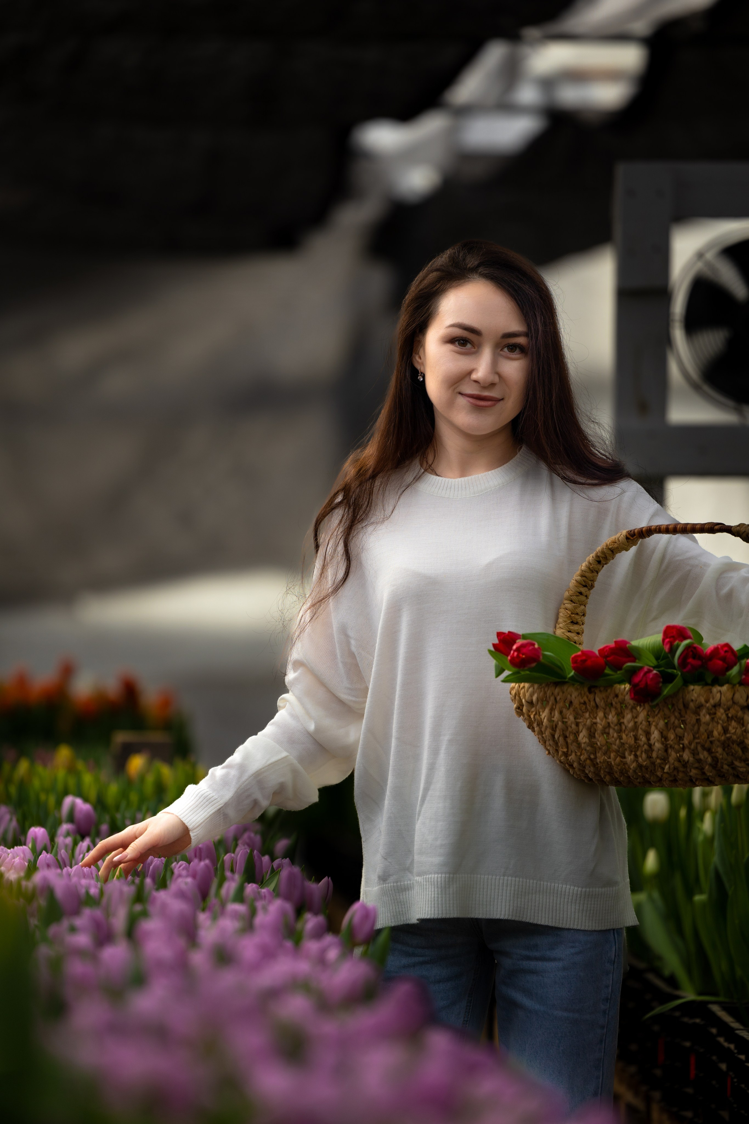 Фотосессия в теплице с тюльпанами. Свадебный фотограф Астрахань