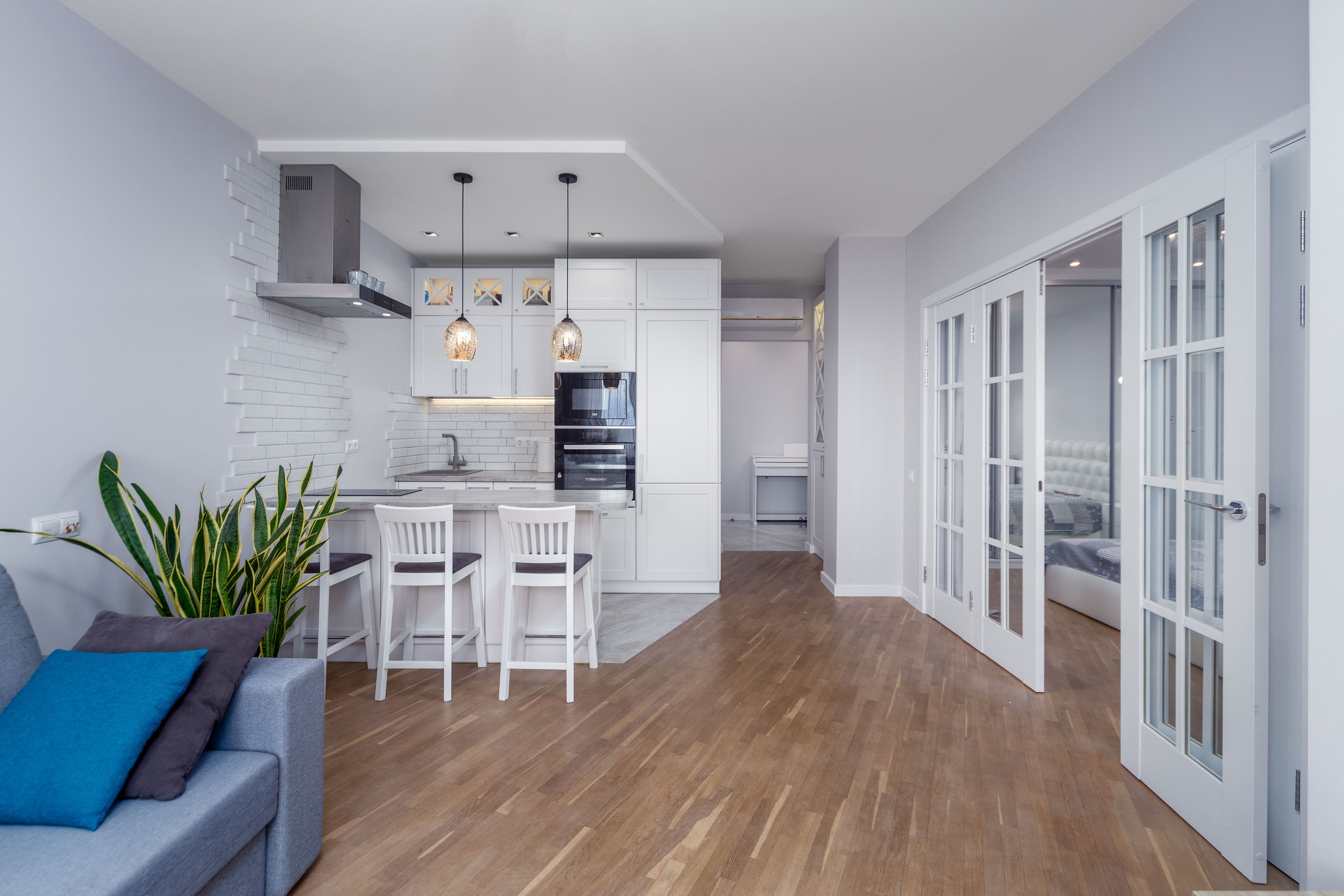 Интерьер кухни-гостиной в двухкомнатной квартире