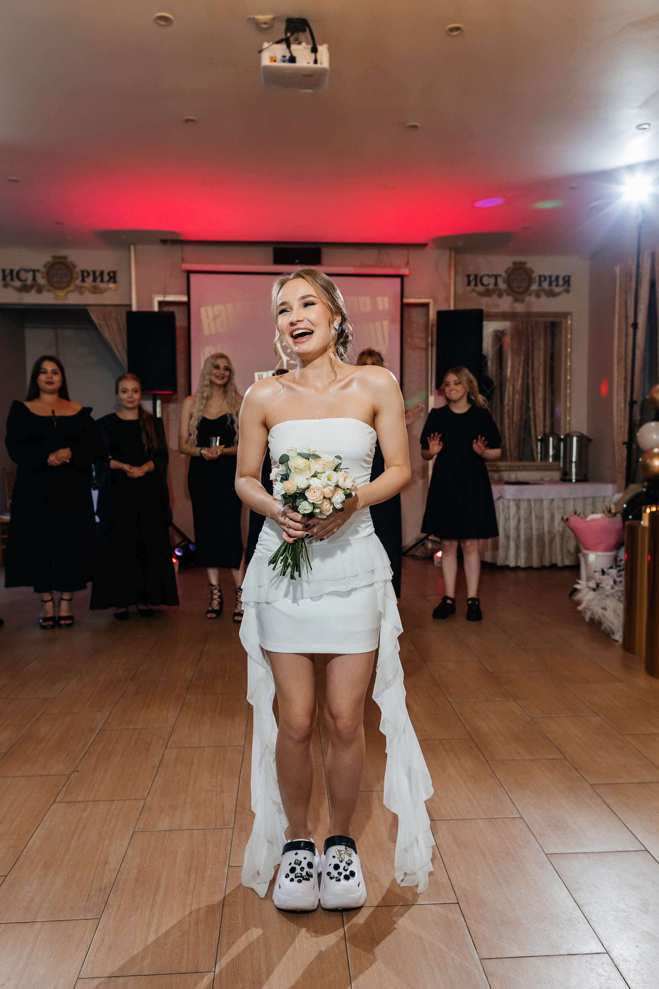 Красивый свадебный ужин в уютном ресторане. Олег Сверчков | Свадебный фотограф Вологда