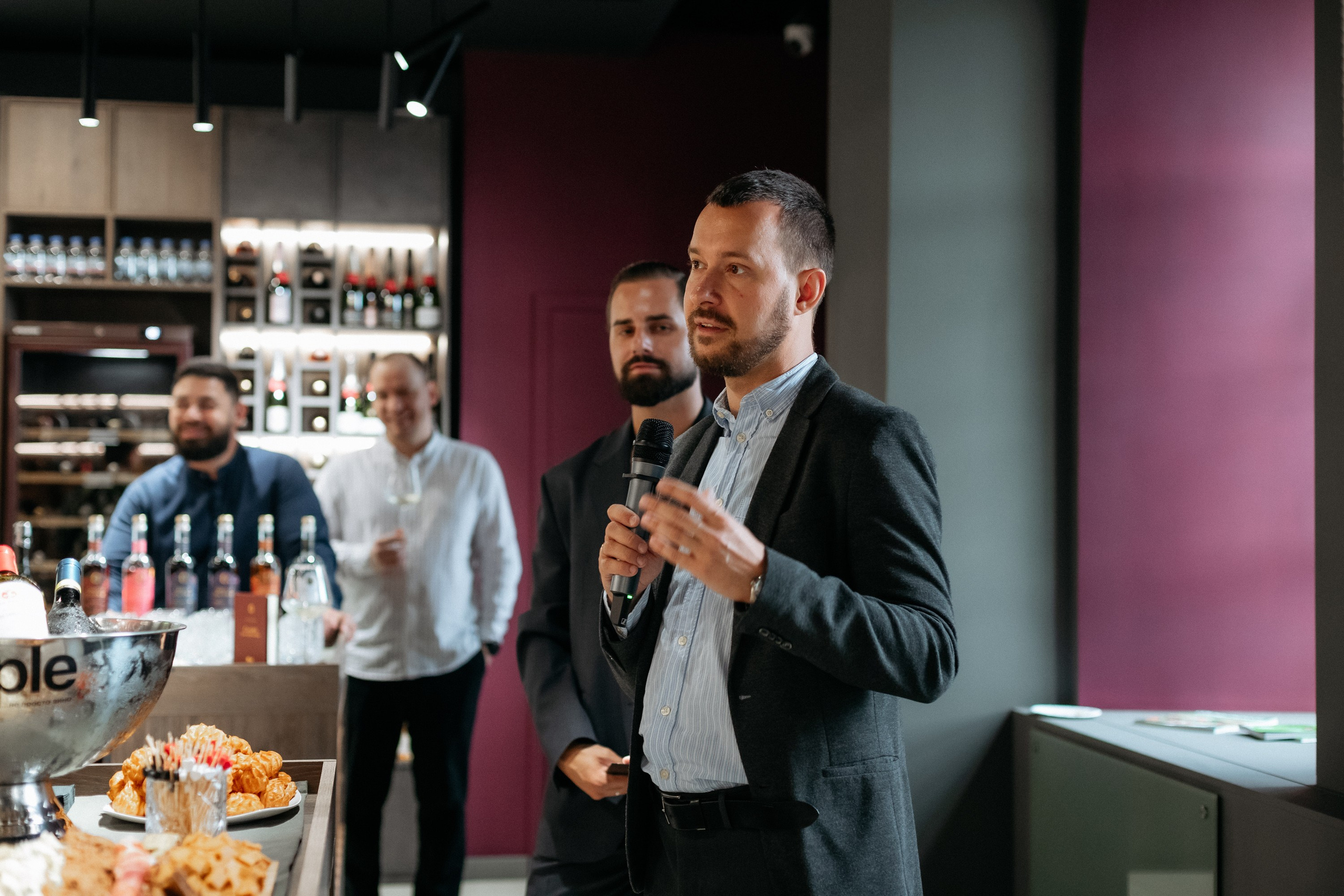 BY SIMPLE ВИНОТЕКА — ОТКРЫТИЕ. СВОИ. ФОТООТЧЕТЫ-СОБЫТИЯ-МЕСТА