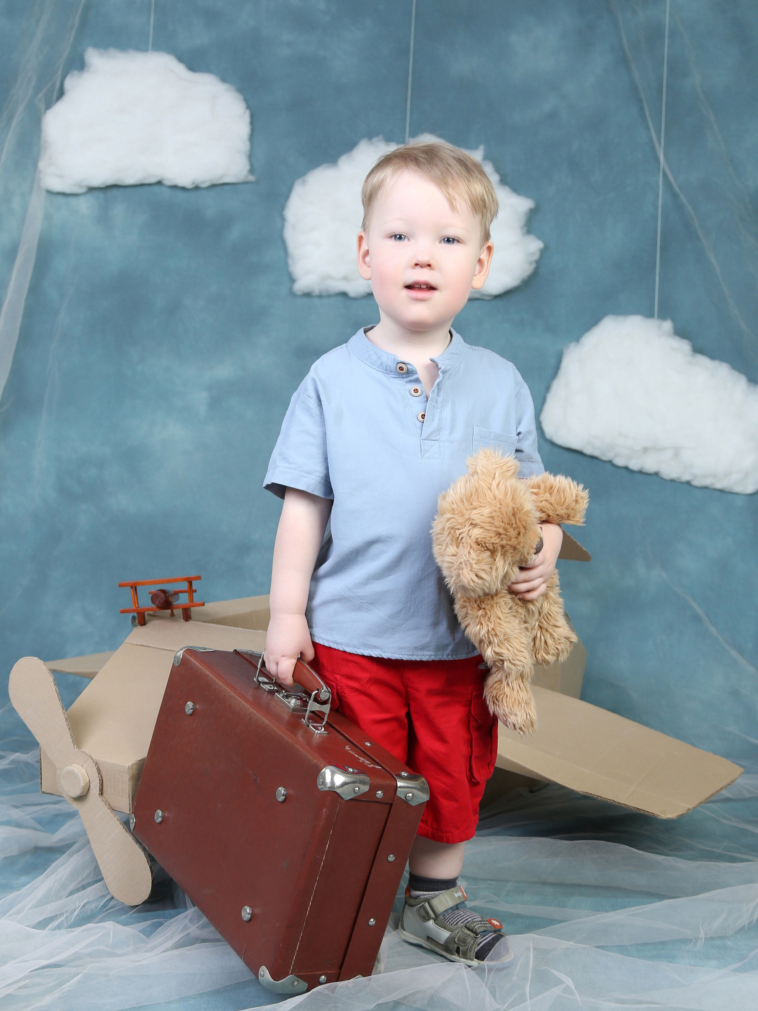 Общее фото в детском саду с выездным реквизитом в Тюмени. Выпускные альбомы в Тюмени для школ, садов, вузов спортивных секций