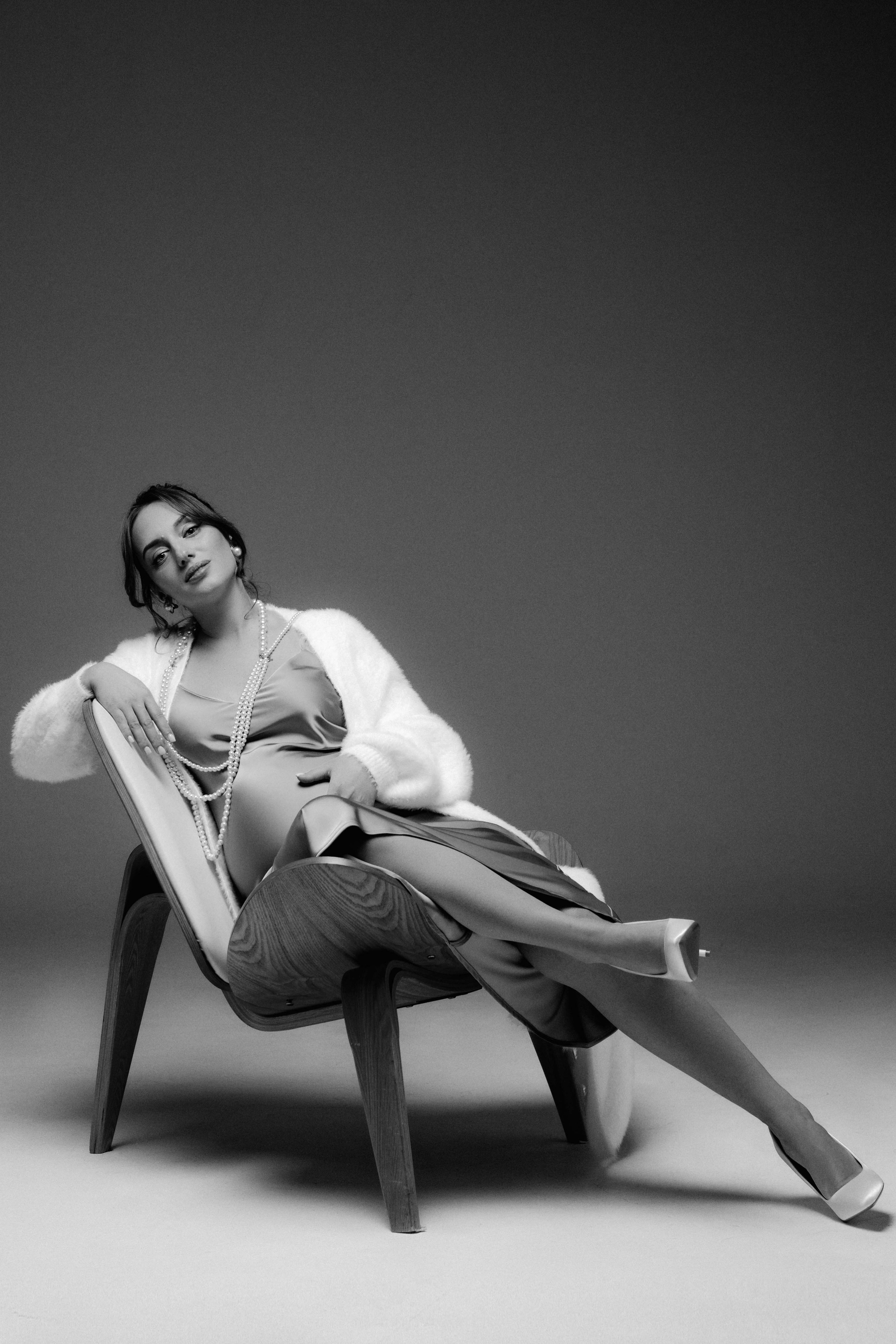 Александра. Фотосессия беременности на циклораме. Фотограф в Москве Ольга Сатони