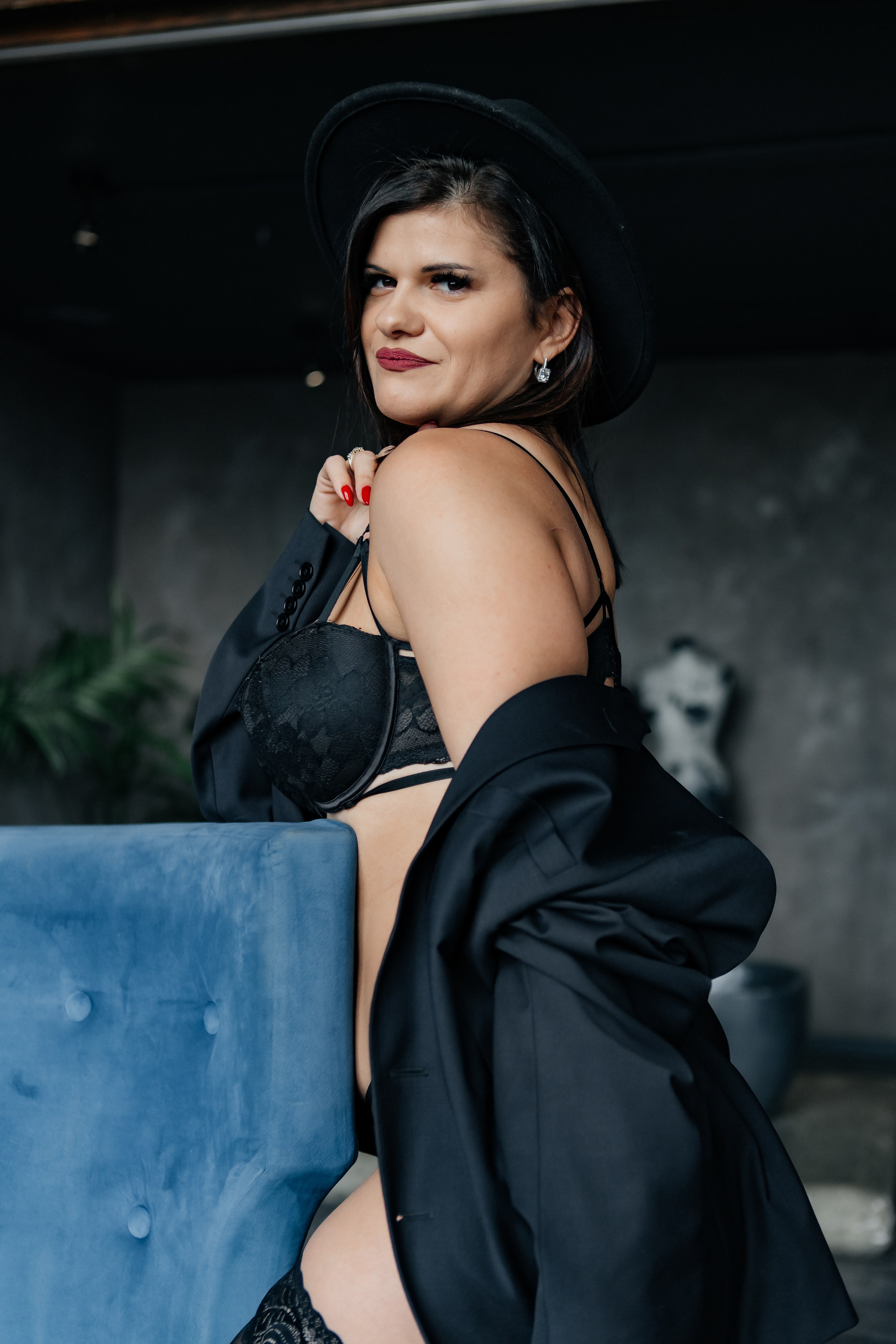 Чувственная будуарная фотосессия в фотостудии с ванной. Свадебный фотограф в Москве