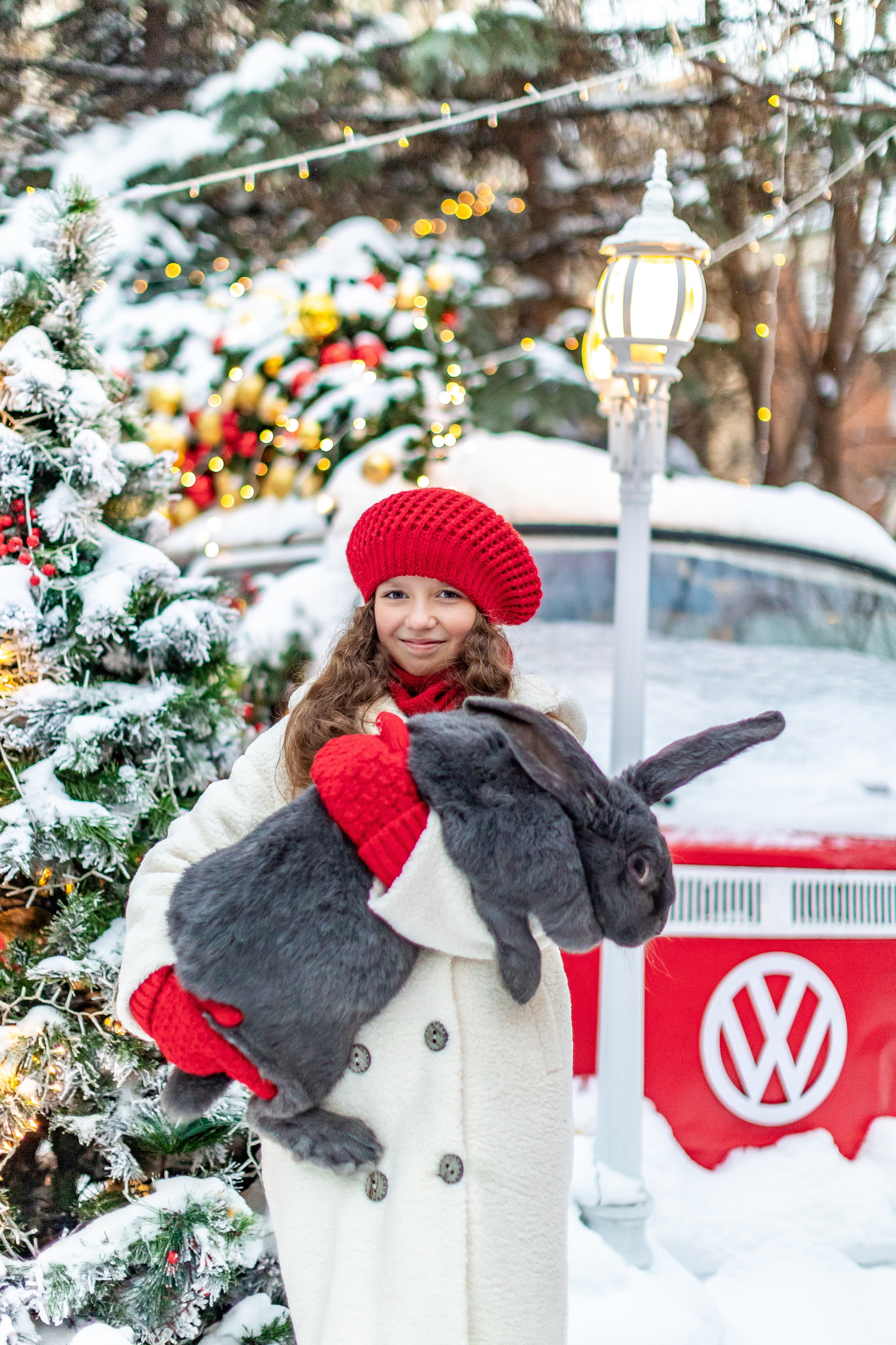 Полина и гигантский кролик Зая. Фото и видео Москва. Свадебный фотограф, видеограф, фотосессии, видеосъемка