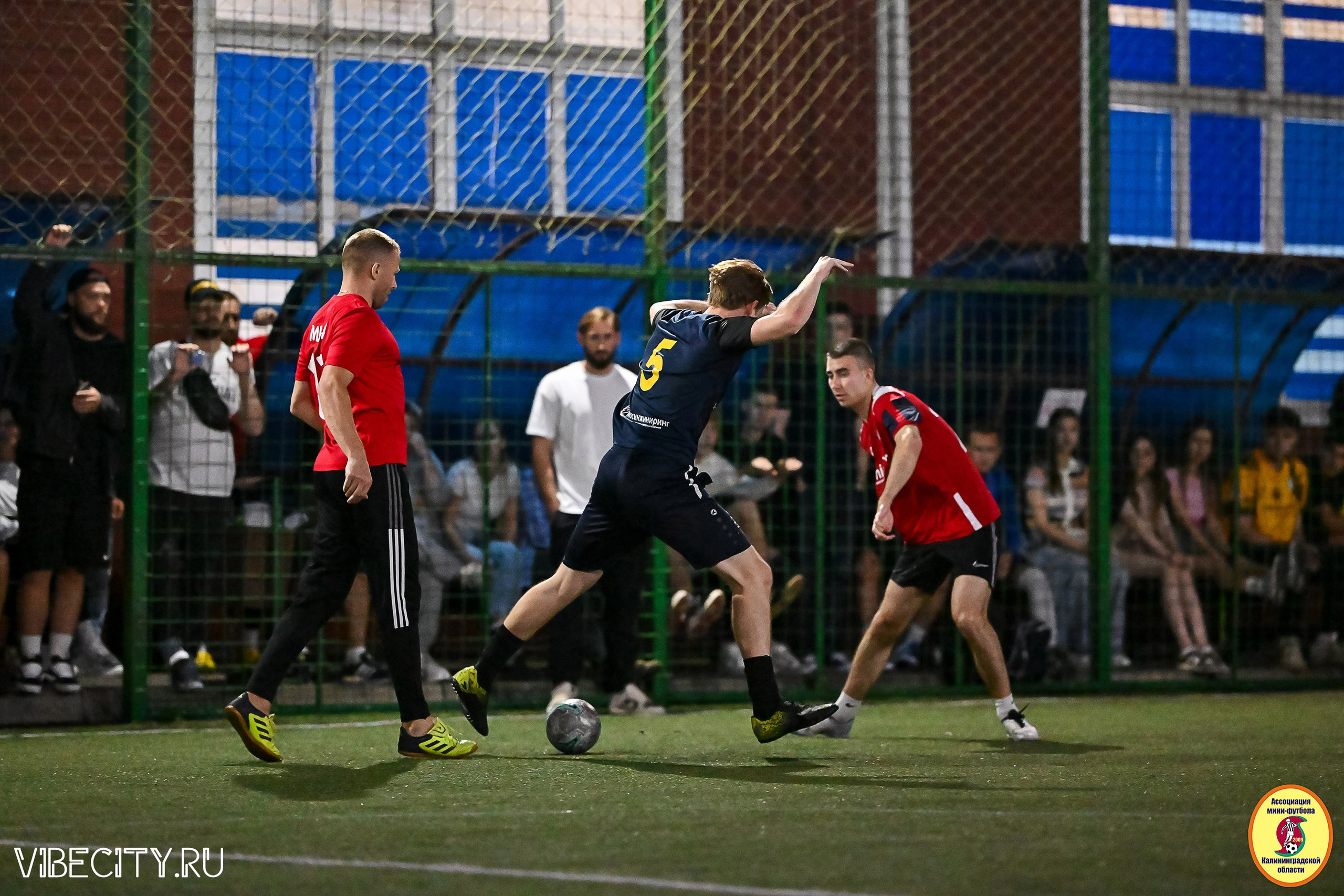 ФИНАЛЬНЫЕ ИГРЫ КУБКА МИНИ-ФУТБОЛЬНОЙ ЛИГИ И КУБКА КОРПОРАТИВНОЙ МФЛ 2025. VIBECITY.RU Вайб Сити Ру Фоторепортажи Фотоотчеты Калининград