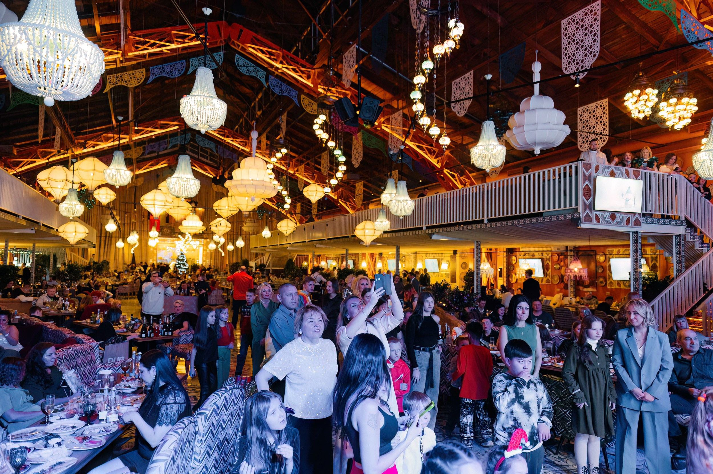 Новогодняя ночь 2024 в ресторане Чайхона ВО. Коммерческий фотограф в Санкт-Петербурге Анна Кобзарь