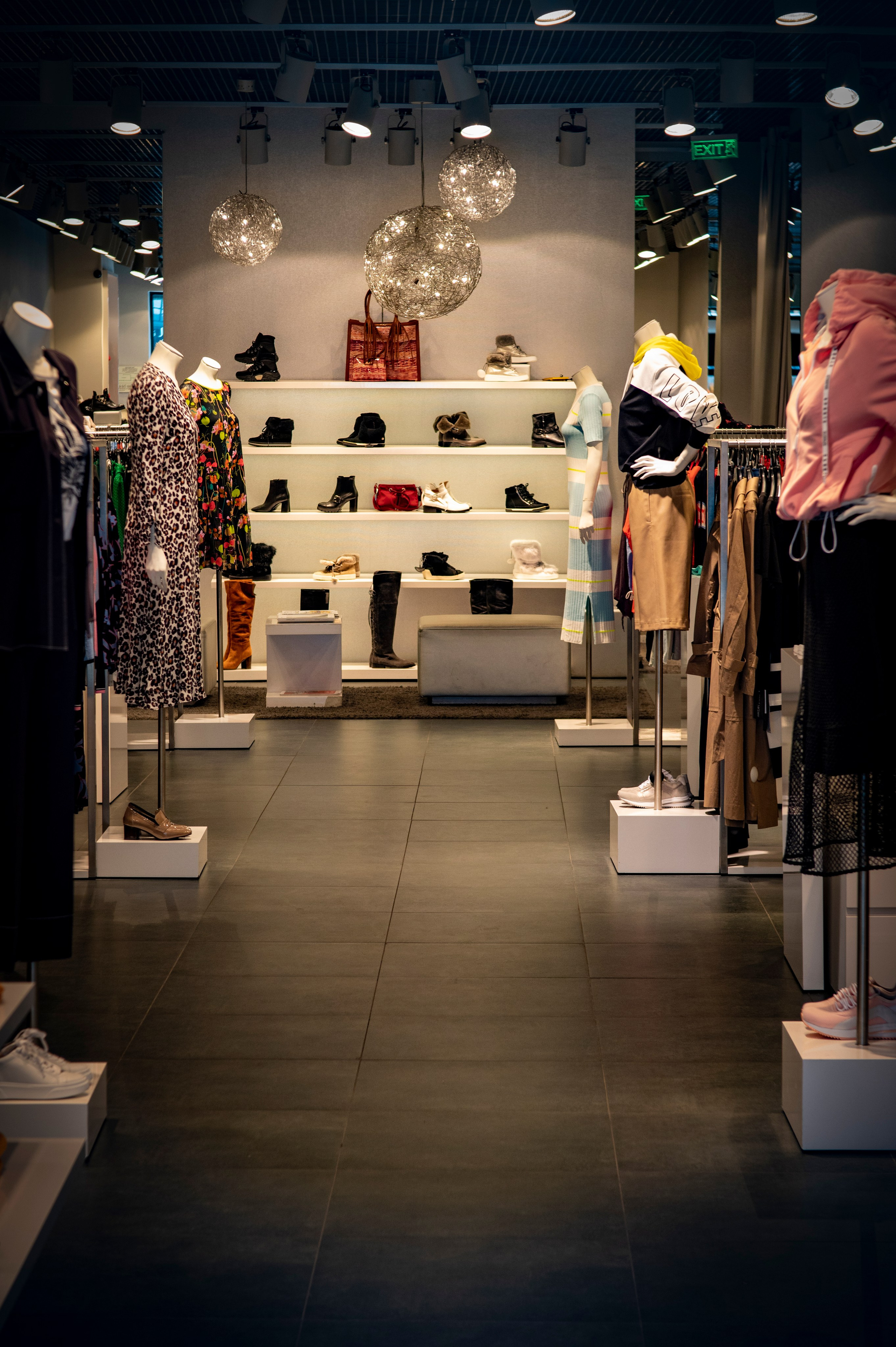 Фотопрогулка апрель 2022. Фотограф Роман Адлер