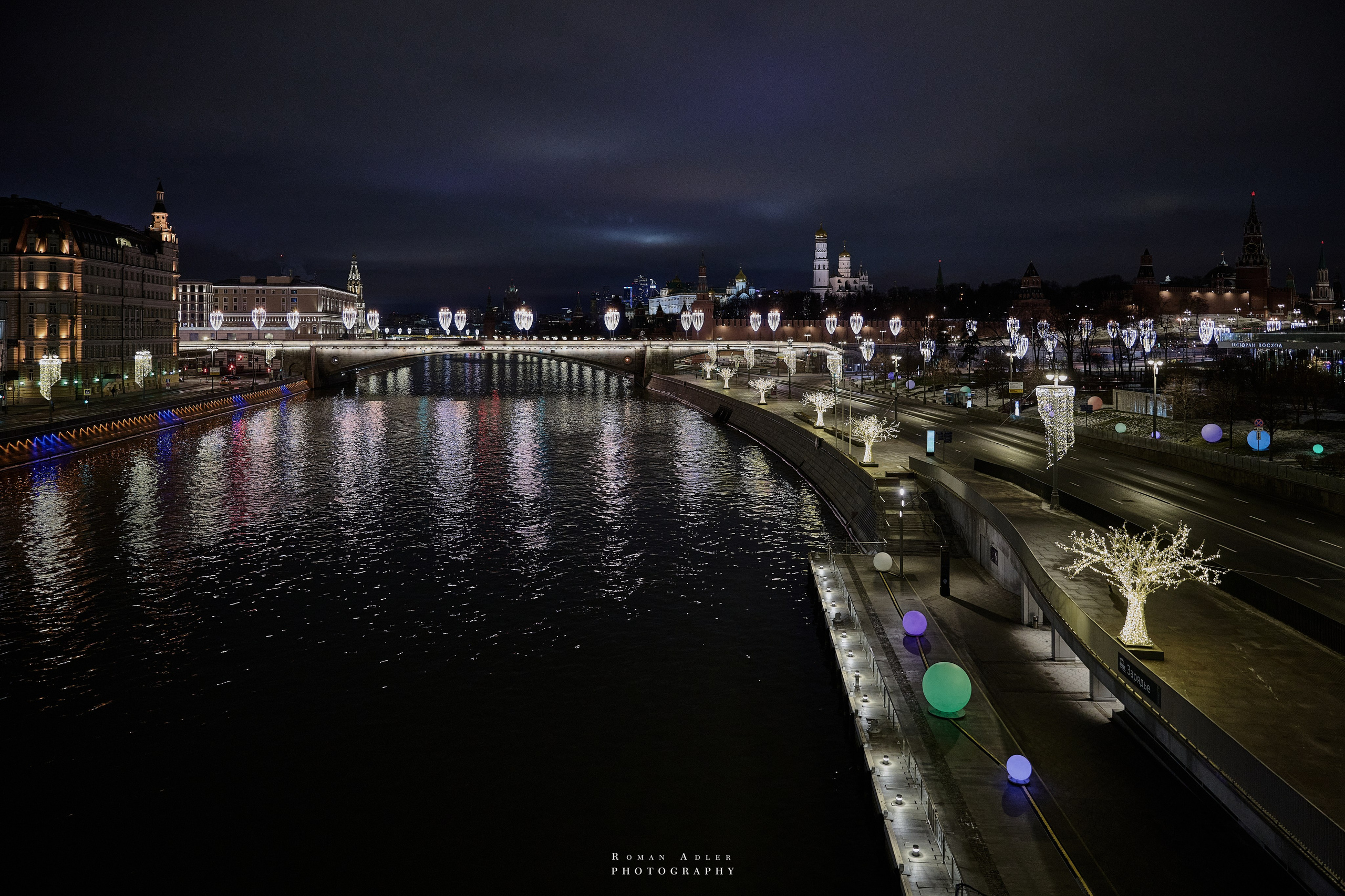 Новогодняя ночная Москва 2025. Фотограф Роман Адлер