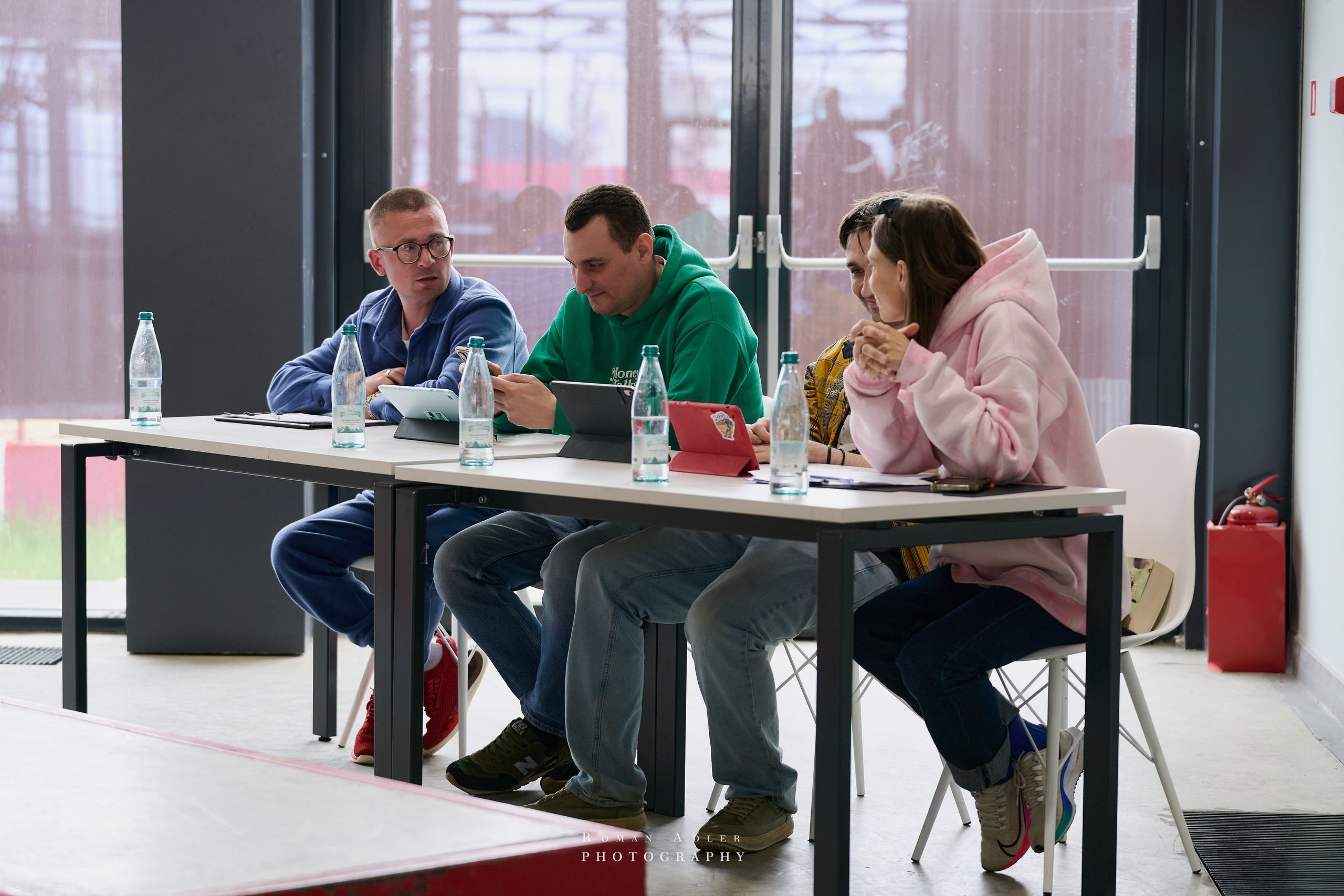 Репортаж со съёмок фильма «Своя в доску». Фотограф Роман Адлер