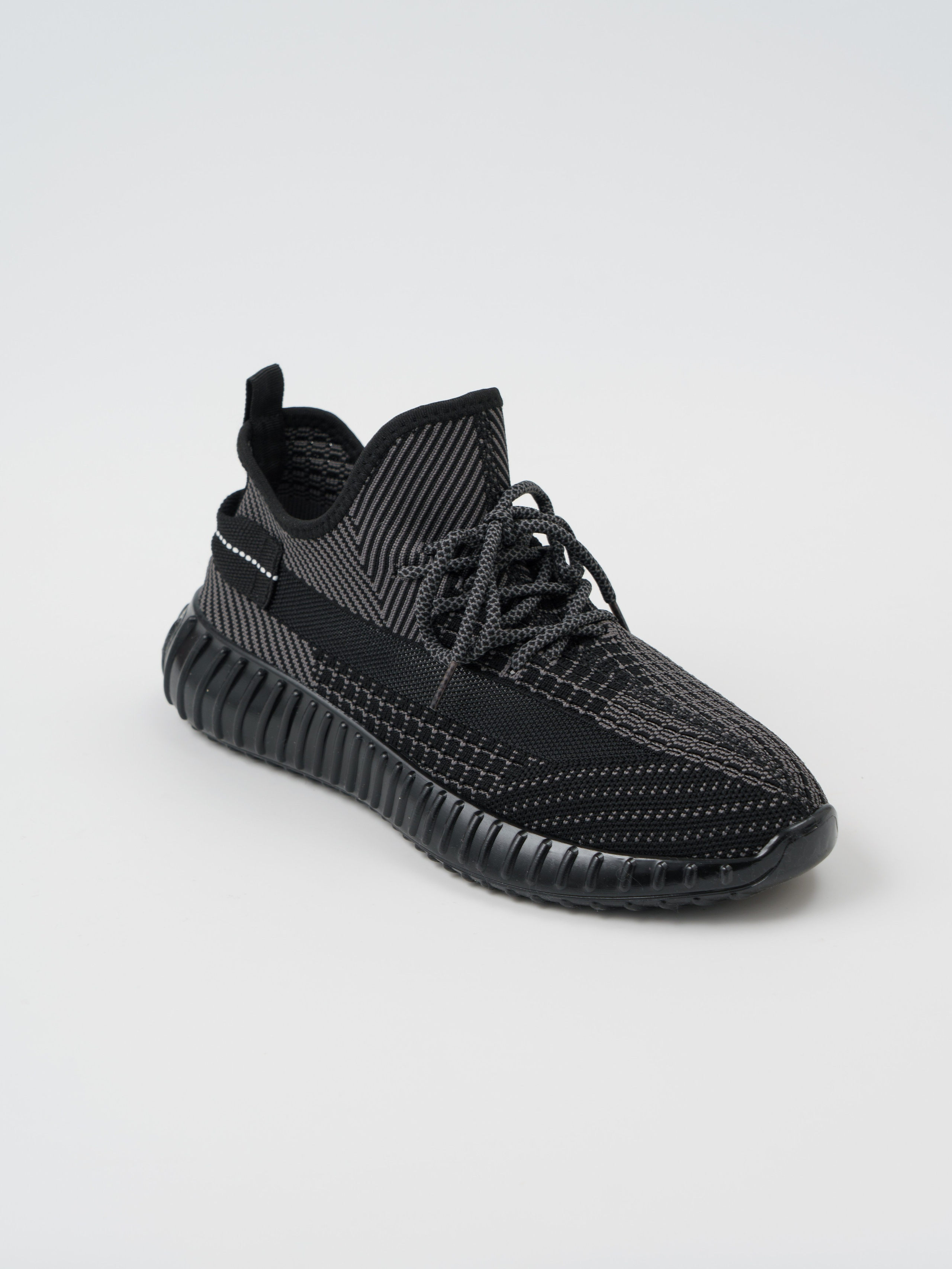 Предметная съемка и продакшн видео обуви для каталога, сайта, маркетплейсов. Студия коммерческой съемки ХВОЯ