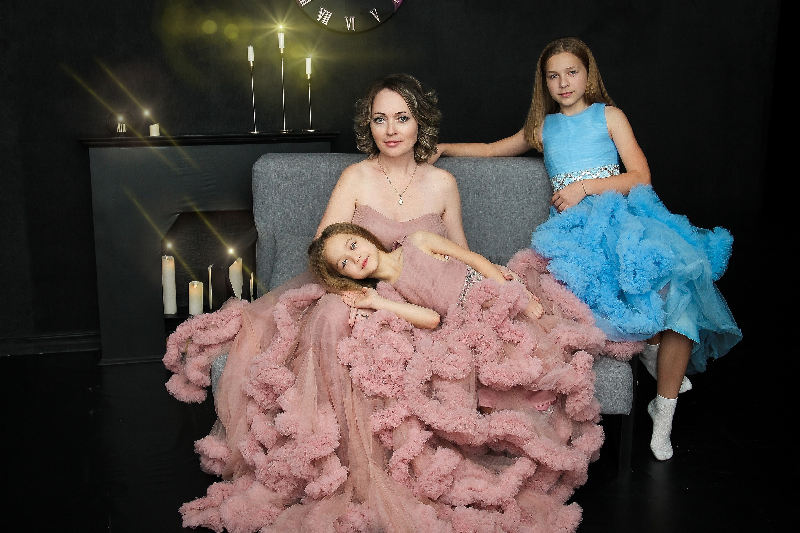 Семейные фотосессии студийные; новогодние, тематические, домашние и тд. Выпускные альбомы для школ и Детских садов в Барнауле /Выпускные/Свадебные/Детские/Семейные и др. виды съёмок /Фотограф Вера Валейко