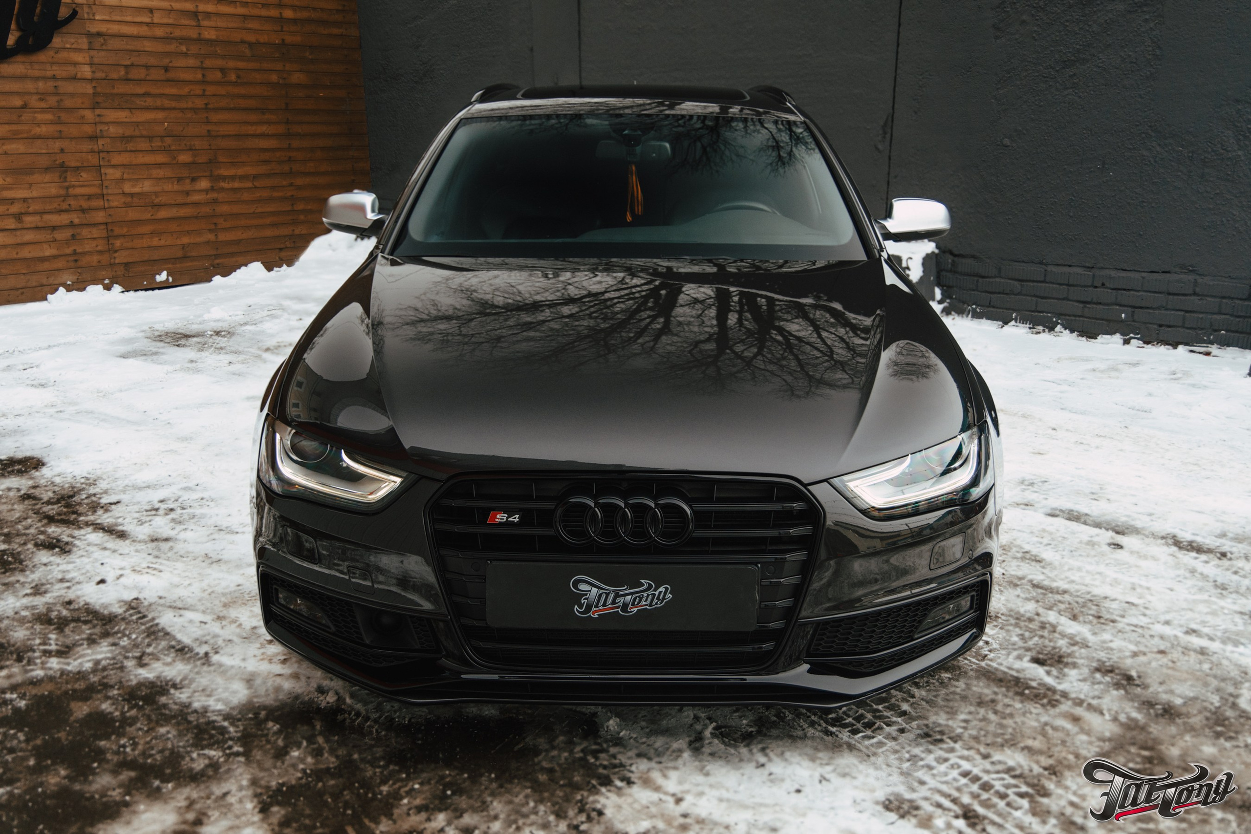 Audi S4 полный окрас кузова, кузовные работы и антихром. DeLorein