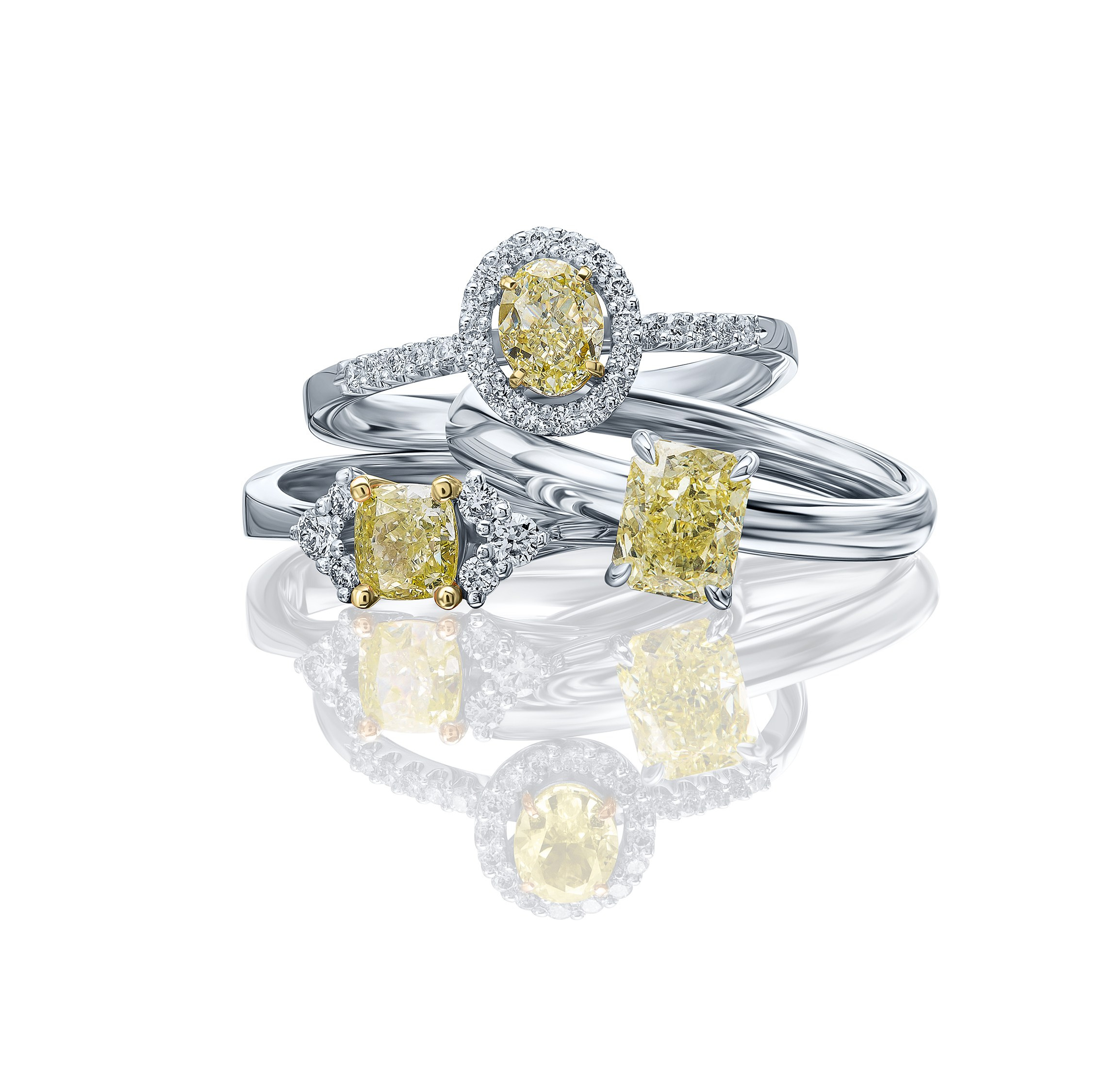 Ювелирный фотограф в Санкт-Петербурге. Рекламный фотограф ювелирных украшений и бижутерии. Имиджевая фотосъёмка для брендов украшений и галлерей. Постановочные фото украшений. Фото украшений для продажи.