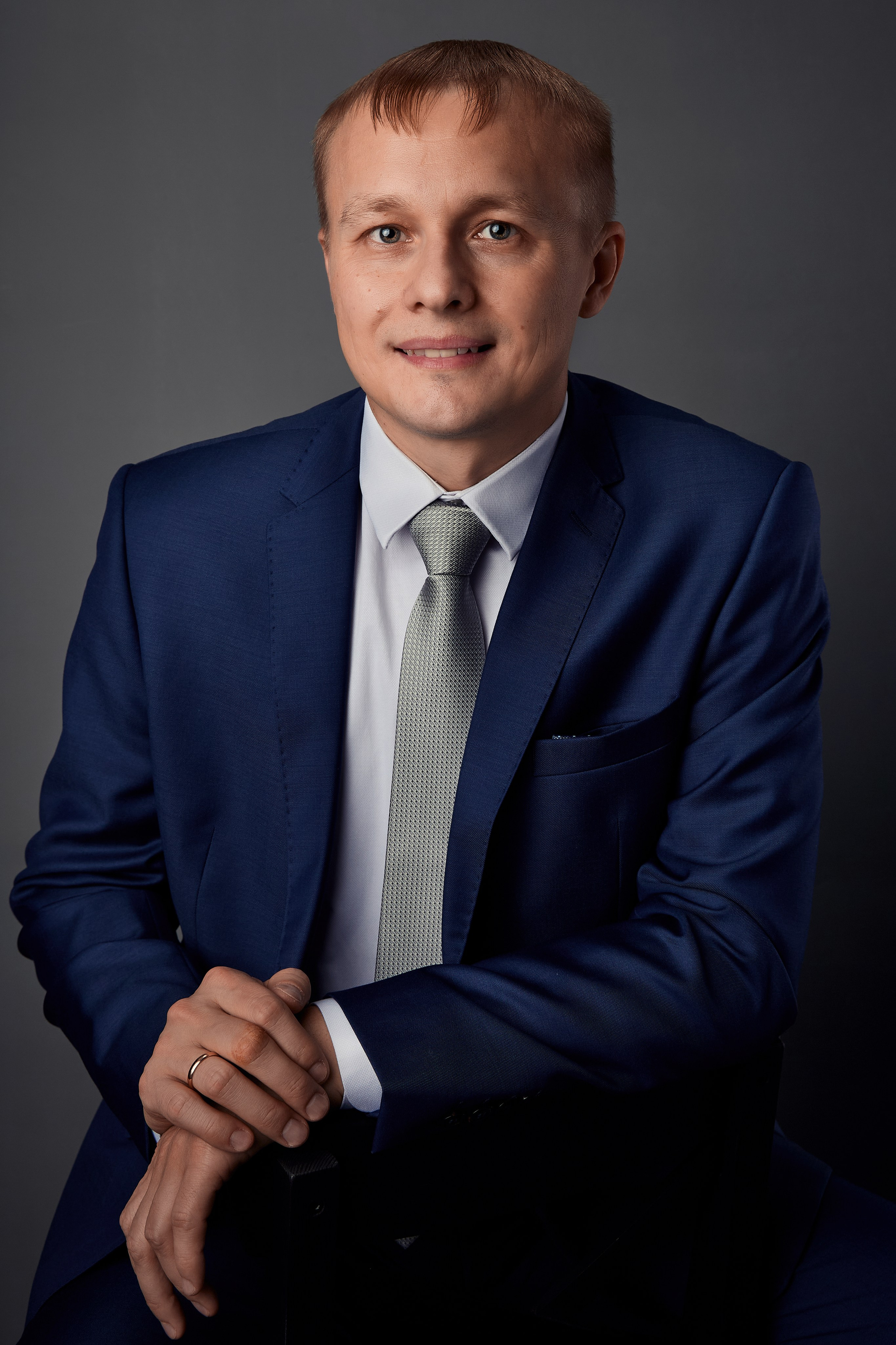 Сделать фото в деловом стиле Зеленограде, бизнес портрет, деловой портрет, фото для резюме. Фото на документы в Зеленограде. Фото на паспорт. Портретная фотостудия ЛукБук. Деловой портрет. Семейный портрет. Предметная фотосъемка