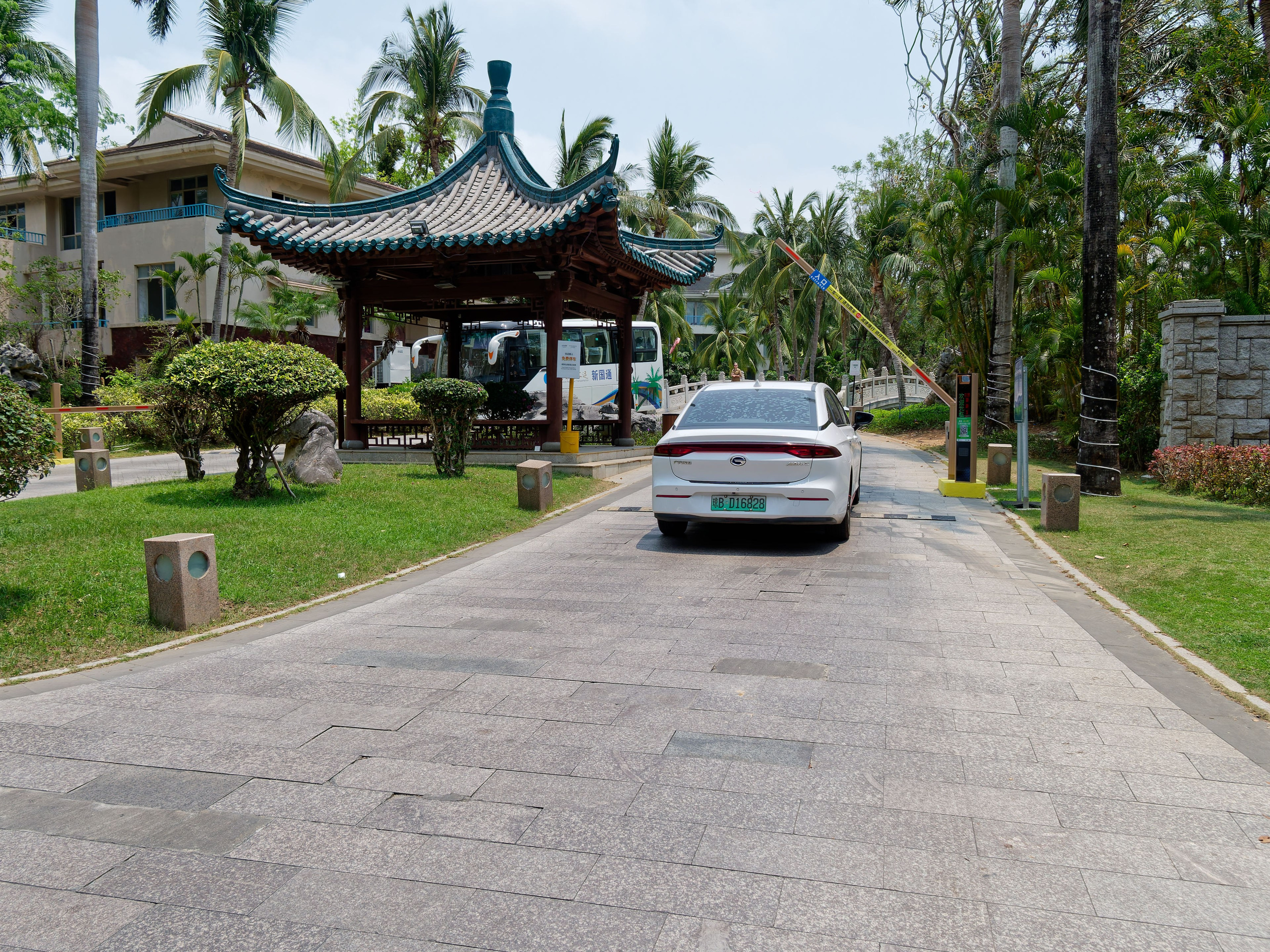 Хайнань 2026, улицы Ялунвань и Саньи. Фотопрогулки по Миру