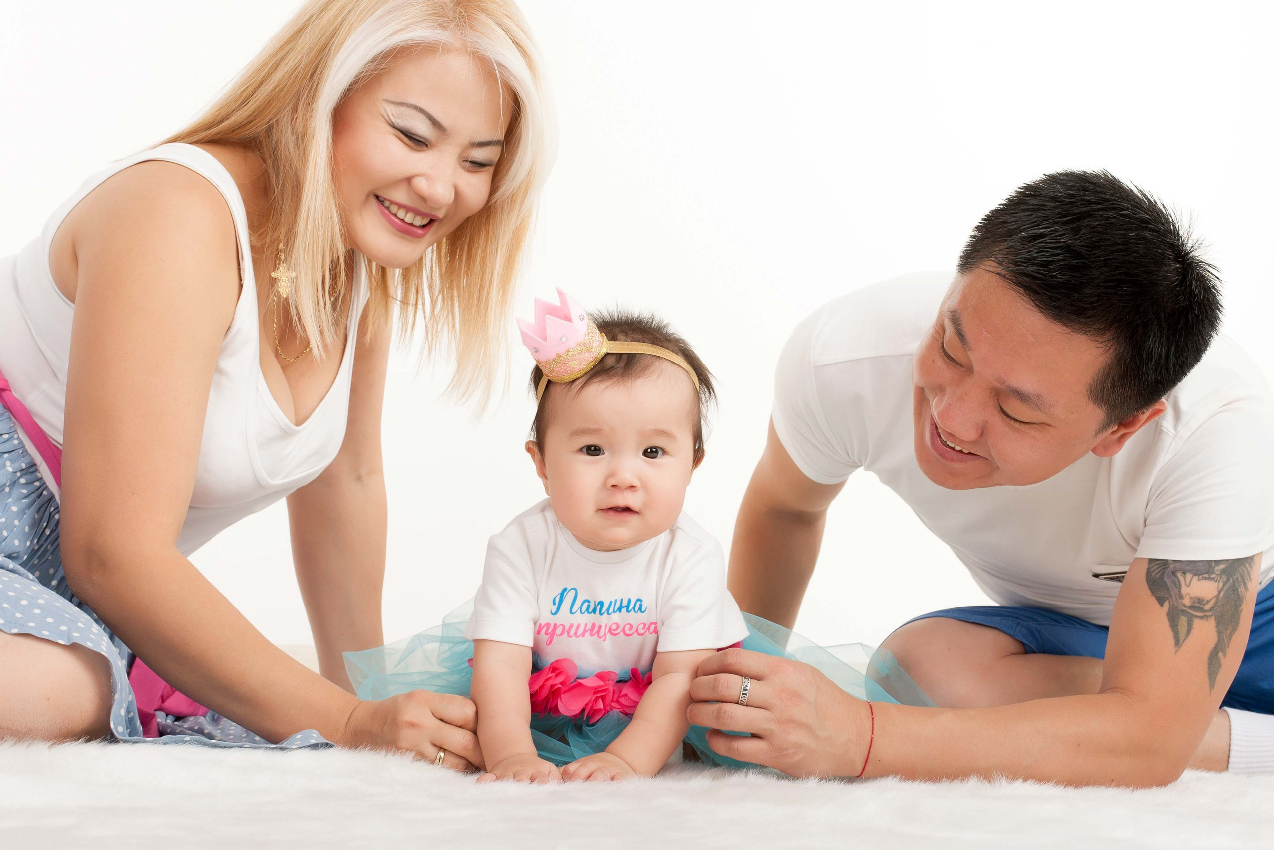 Семейная фотосессия в фотостудии Алматы. Фотостудия Алматы. Семейная и детская фотостудия Family studio.Фотограф Алматы