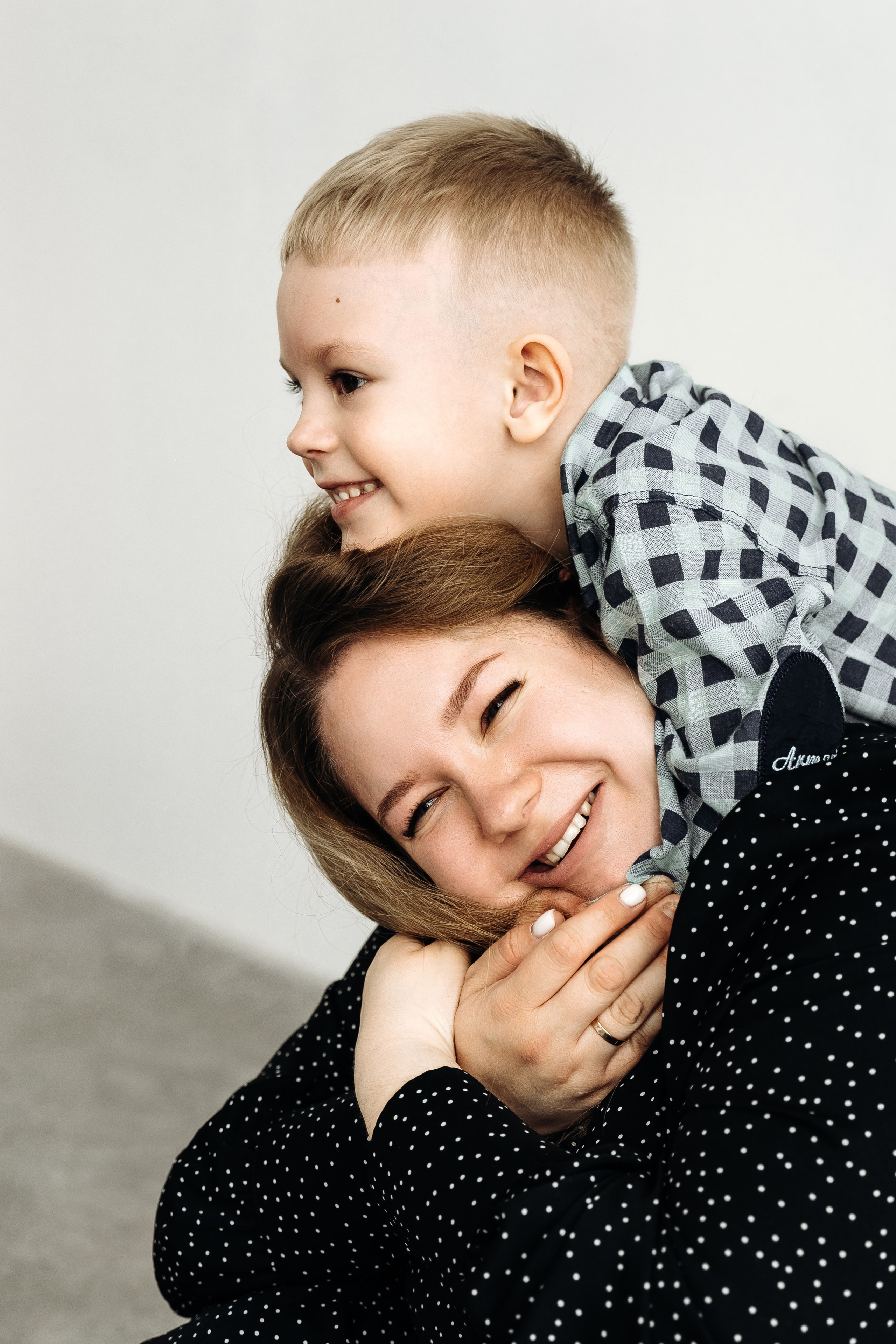 Вдвоём хорошо, но втроём. Моменты и истории о вас настоящих