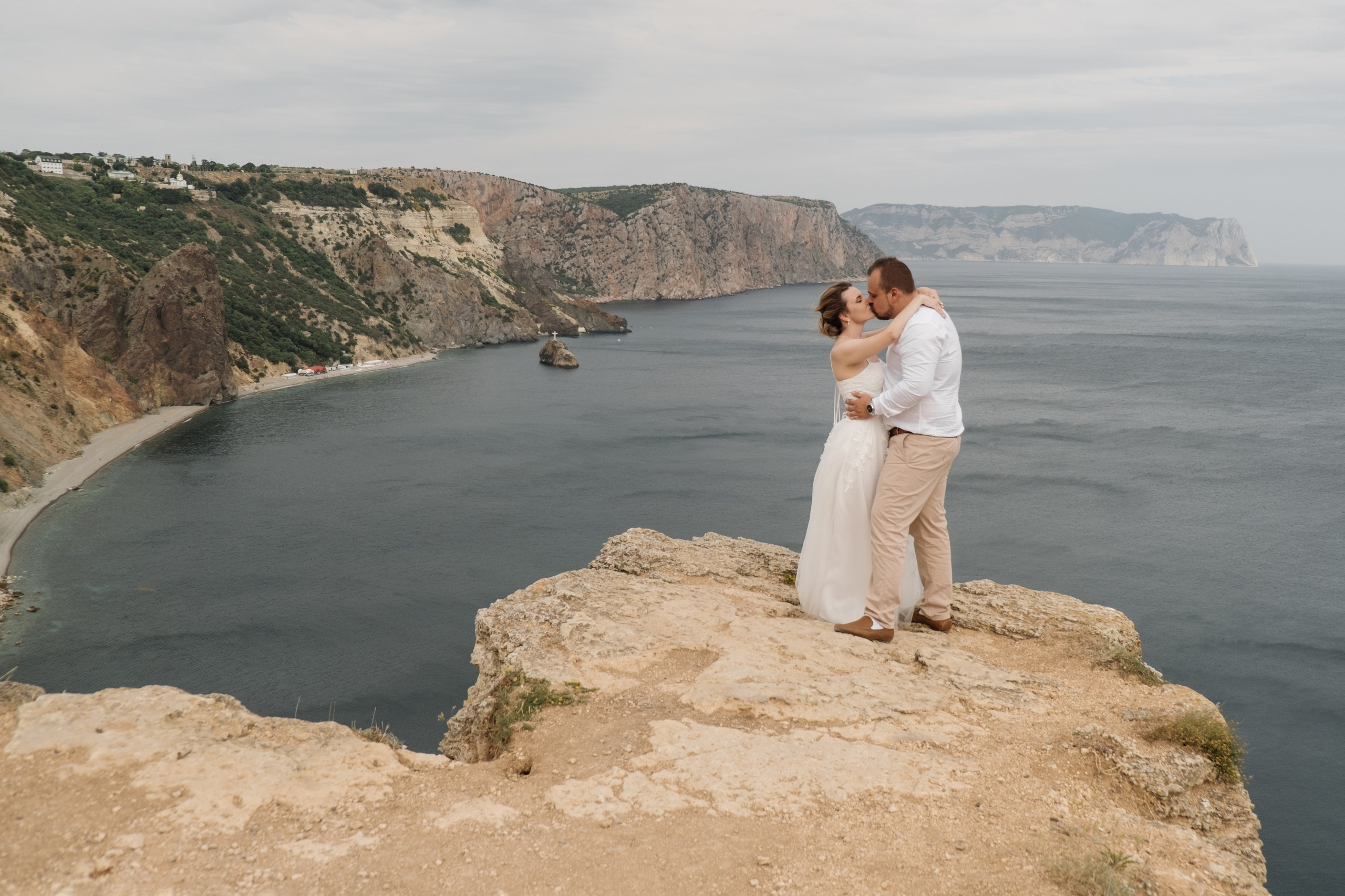 А+А (ЗАГС, Херсонес, Фиолент). Профессиональная фотосъемка в Крыму. Натуральные эмоции и живые кадры. Забронируйте дату прямо сейчас!