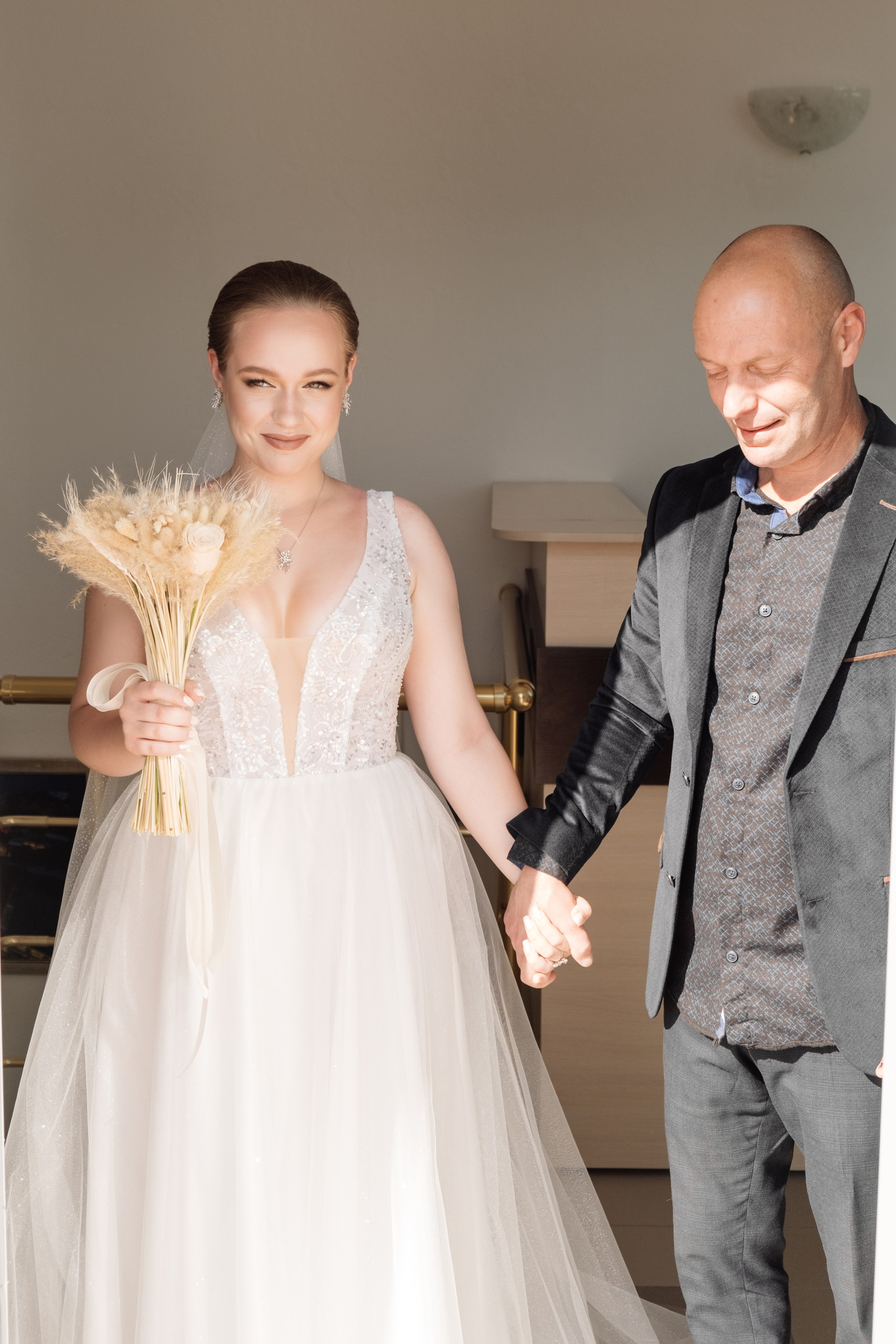 Свадебный ретопртаж. Профессиональная фотосъемка в Крыму. Натуральные эмоции и живые кадры. Забронируйте дату прямо сейчас!