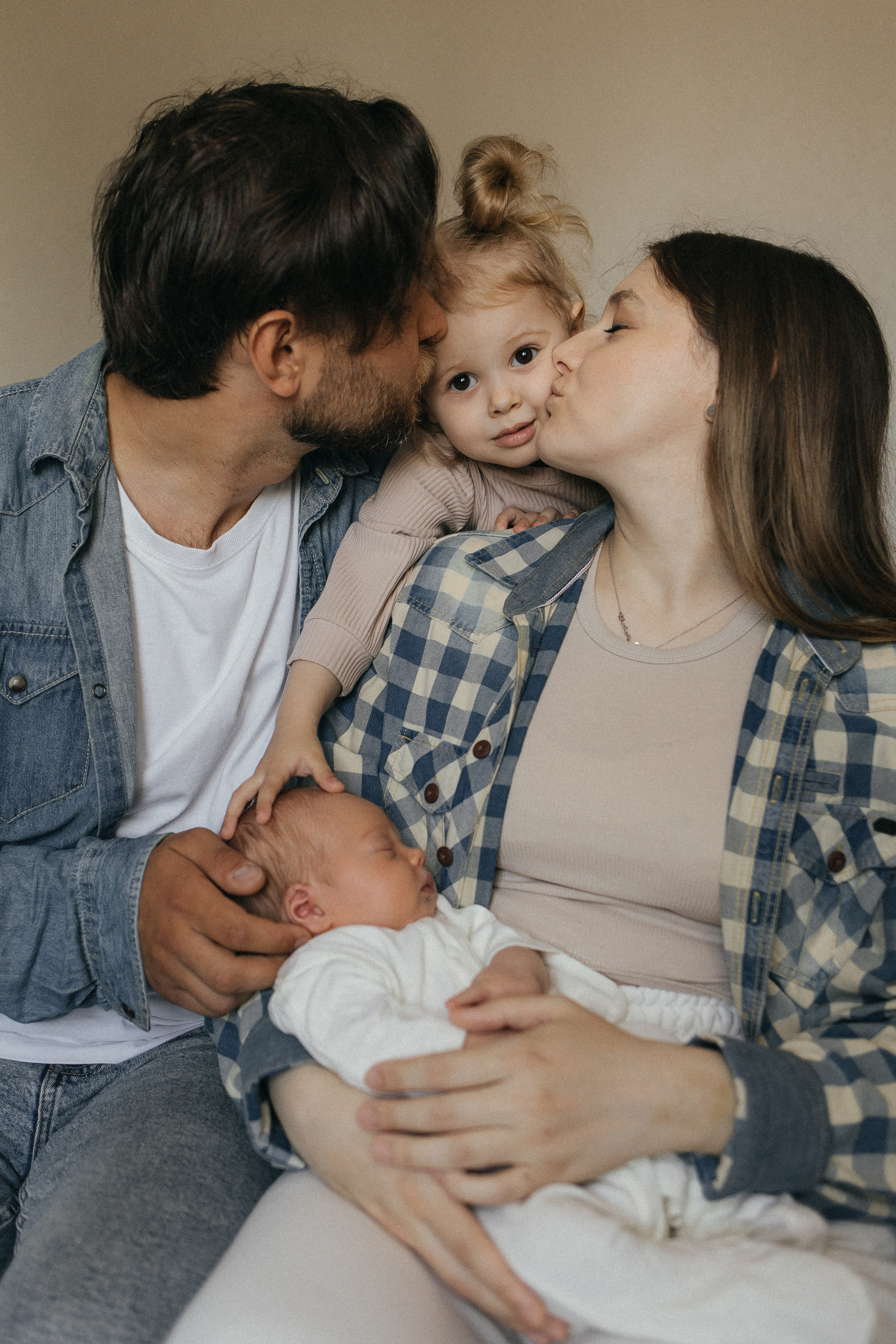 Наташа, Эд, Агния и Божена. Главная