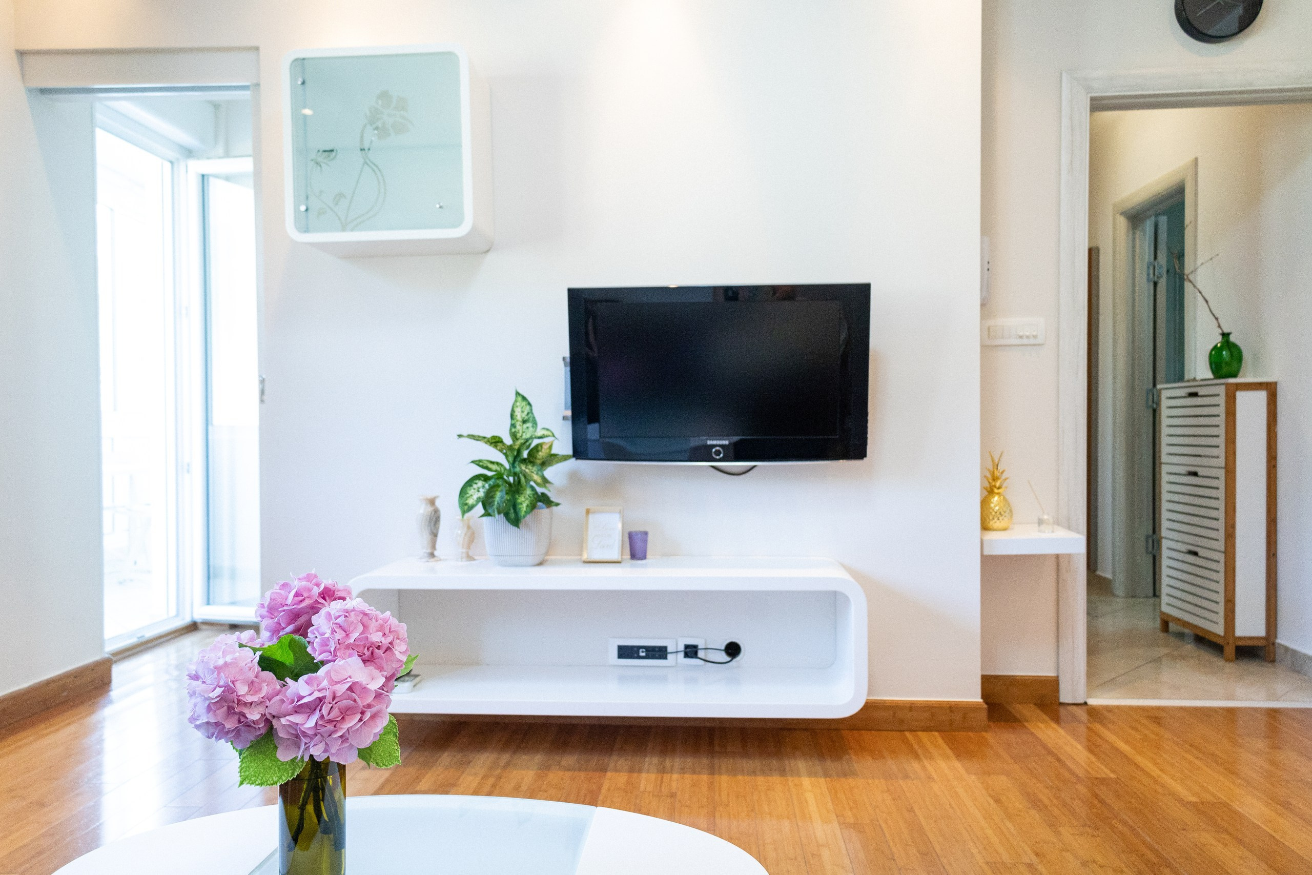 Private apartment for booking rent. Фотограф в Черногории — семейная фотосессия с детьми, лавстори,