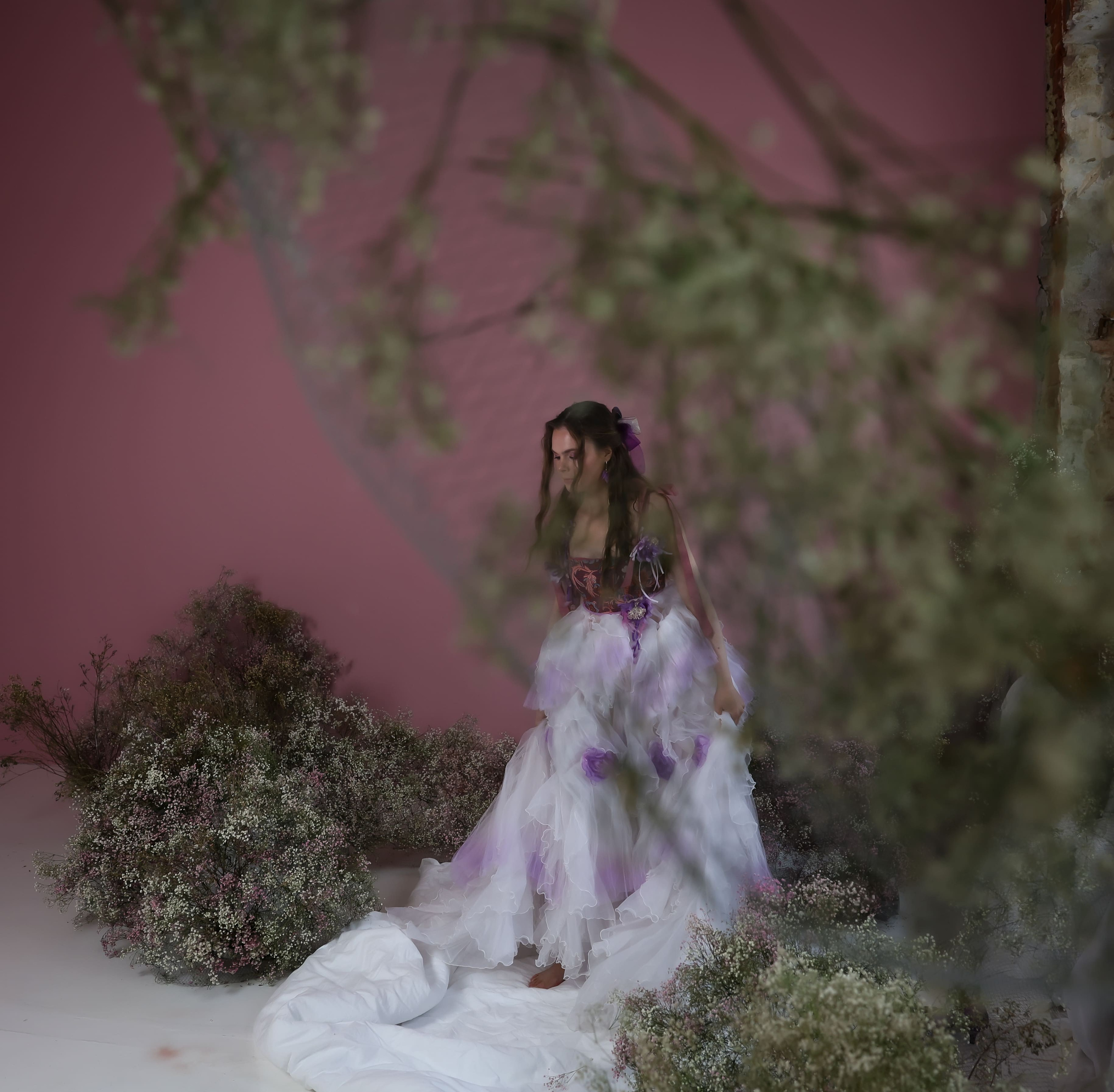 Творческий женский портрет в интерьере фотостудии, фотограф Карасёва Елена