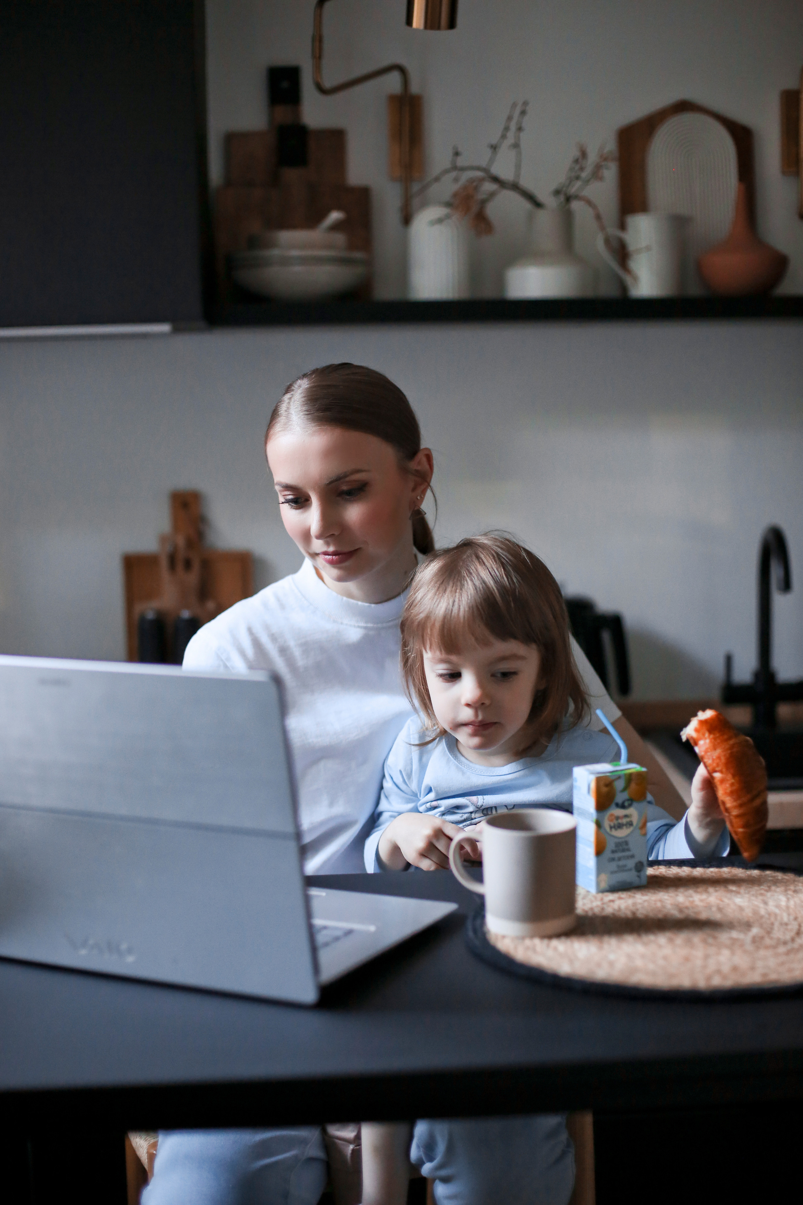 Стилист, мама. Контент фотограф и видеооператор для бизнеса в Москве и Калуге