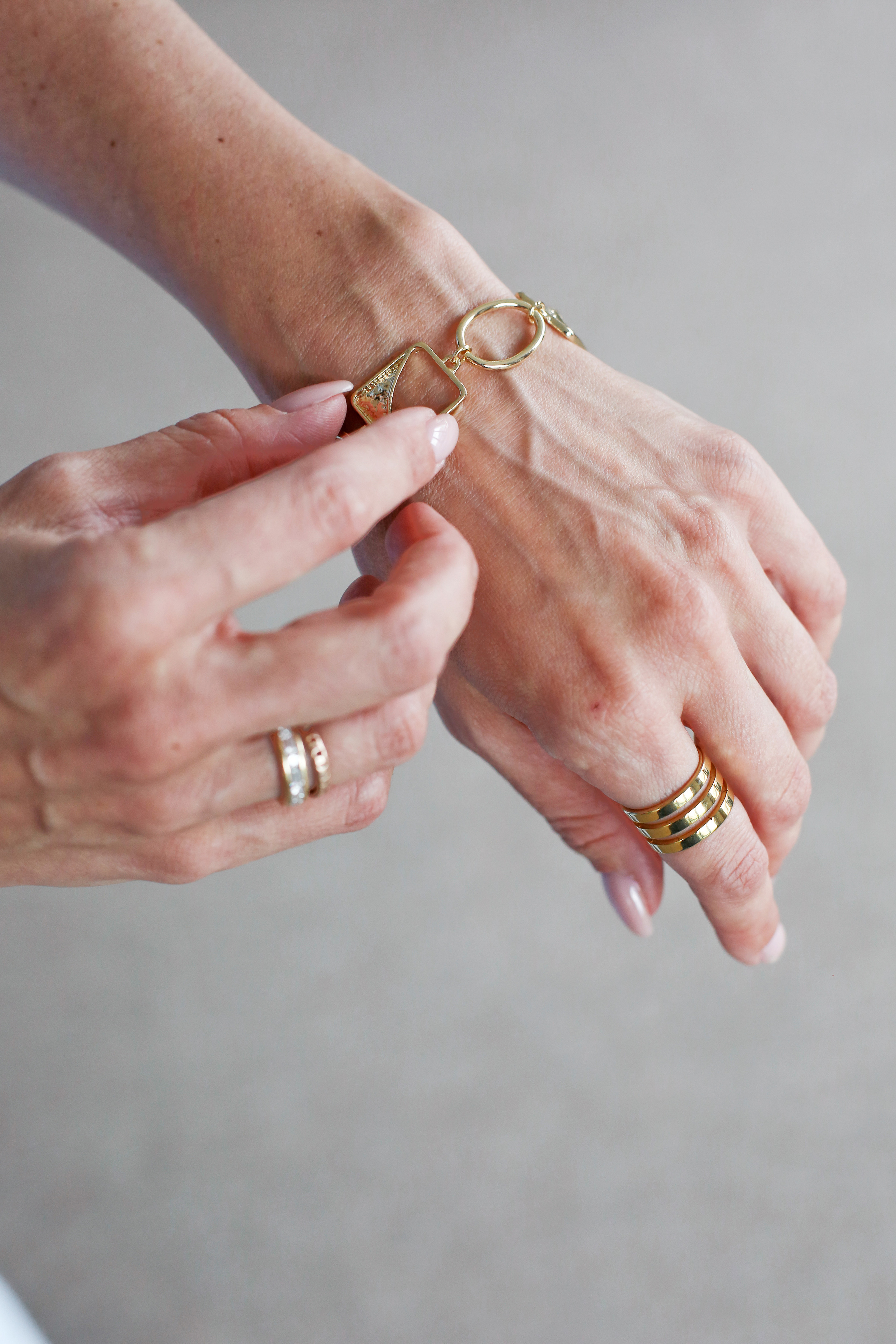 Коуч, эксперт по эфирным маслам. Контент фотограф и видеооператор для бизнеса в Москве и Калуге