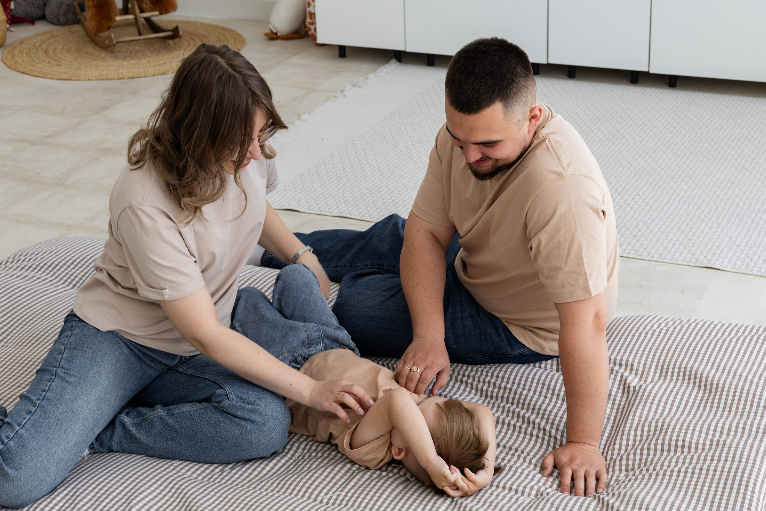 Семейная фотосессия в студии (Михаил, Крестина и Макар). Женский фотограф в Орске Новотроицке Динара Долганова