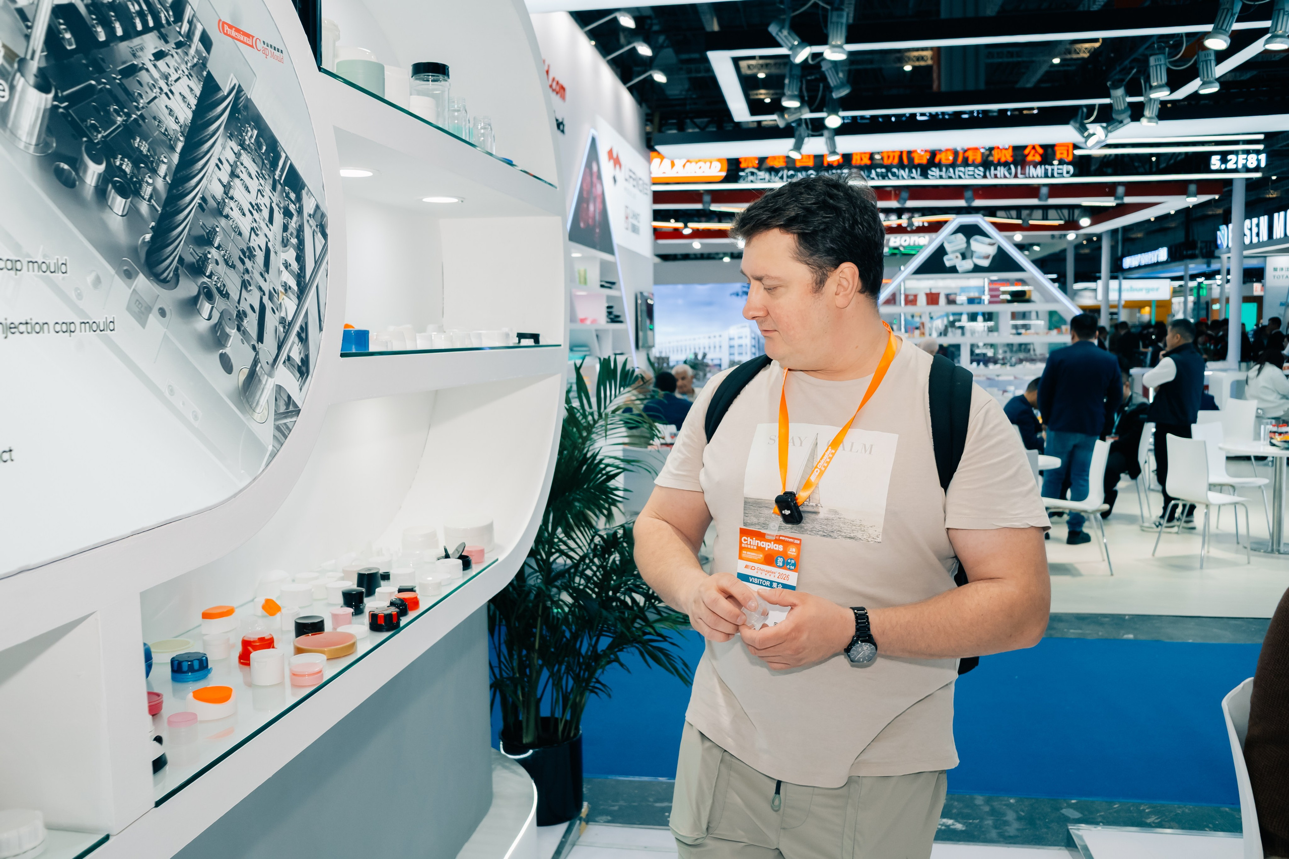 Фото и видеосъемка на выставке CHINAPLAS в Шанхае | Компания VZLP | Фотограф в Шанхае