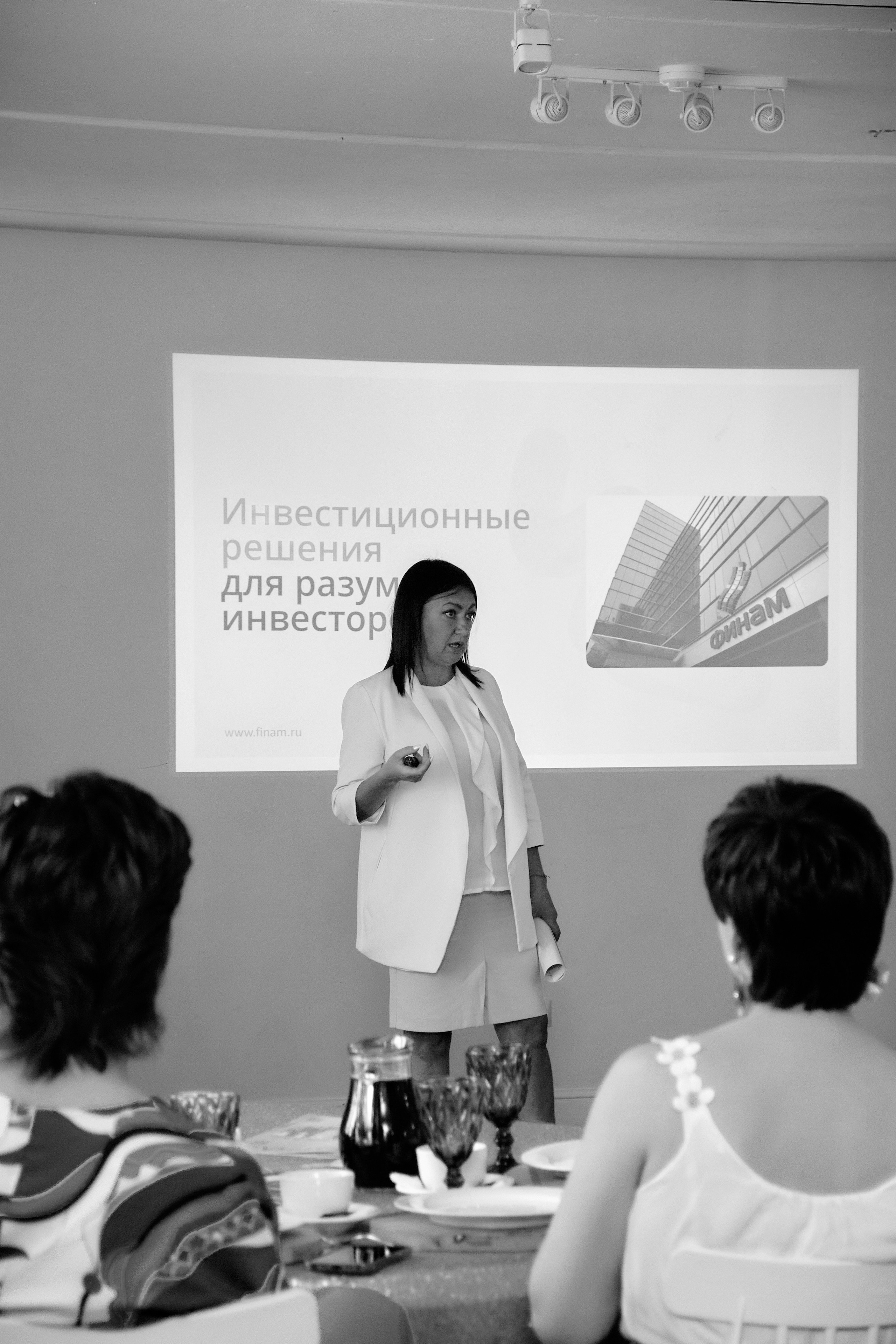 Деловой разговор «Перспективы инвестиций в 2024 году». Фотограф в Смоленске Ася Польшина