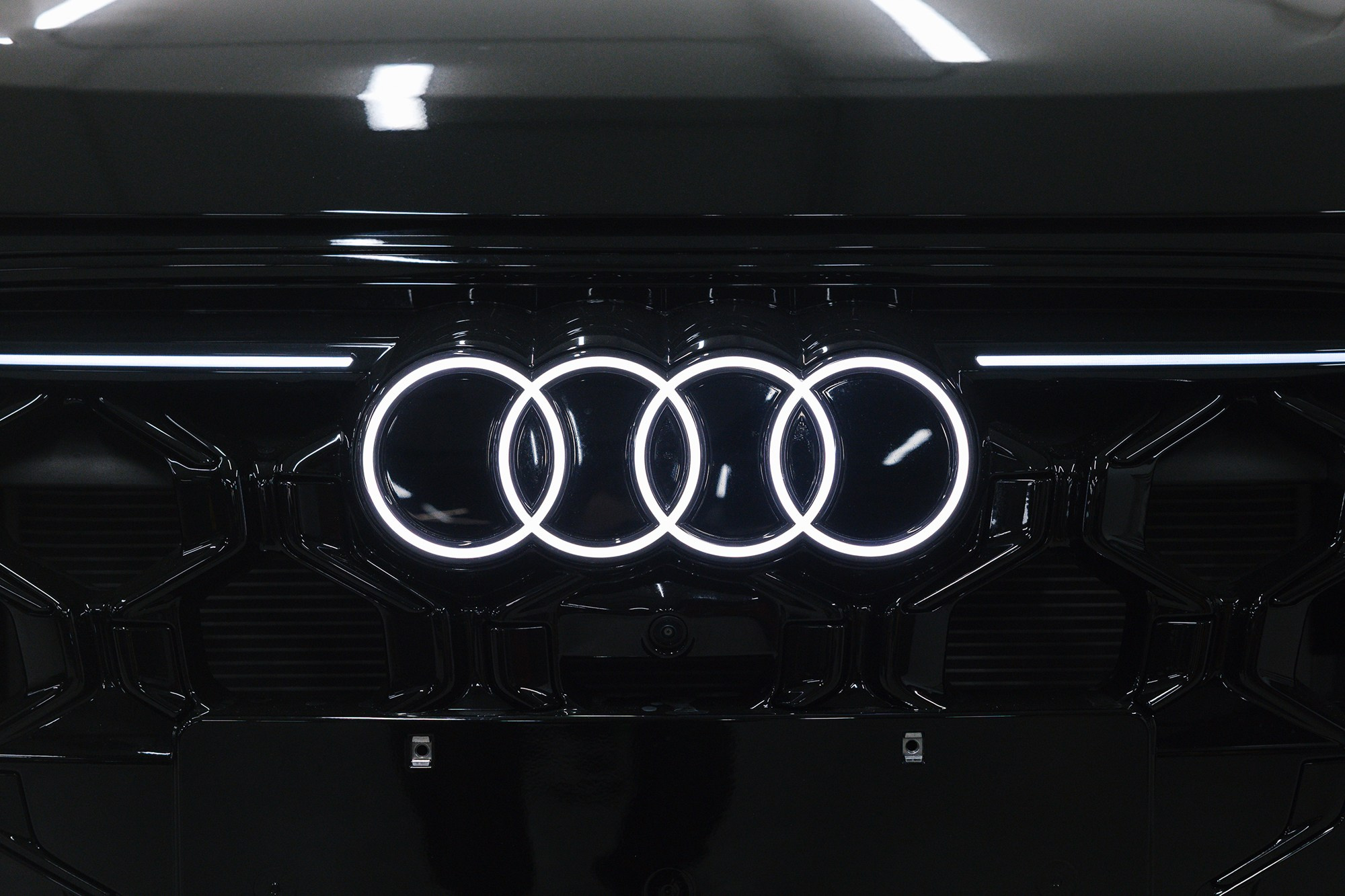 Audi Q5  40 TFSI 2.0 S tronic (204 л. с.). Автосалон «Х-Авто»